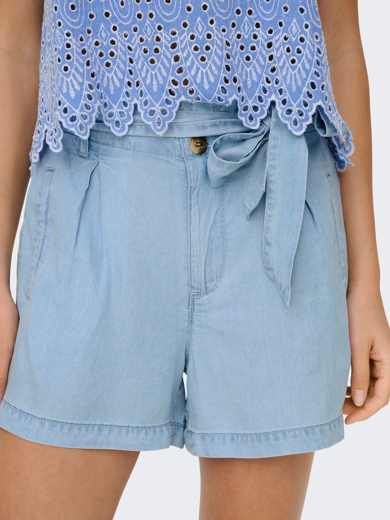 ONLCHARIS LIFE HW BELT SHORTS CC WVN