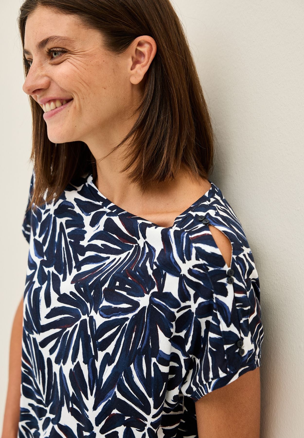 Print-Shirt mit Knopfdetail