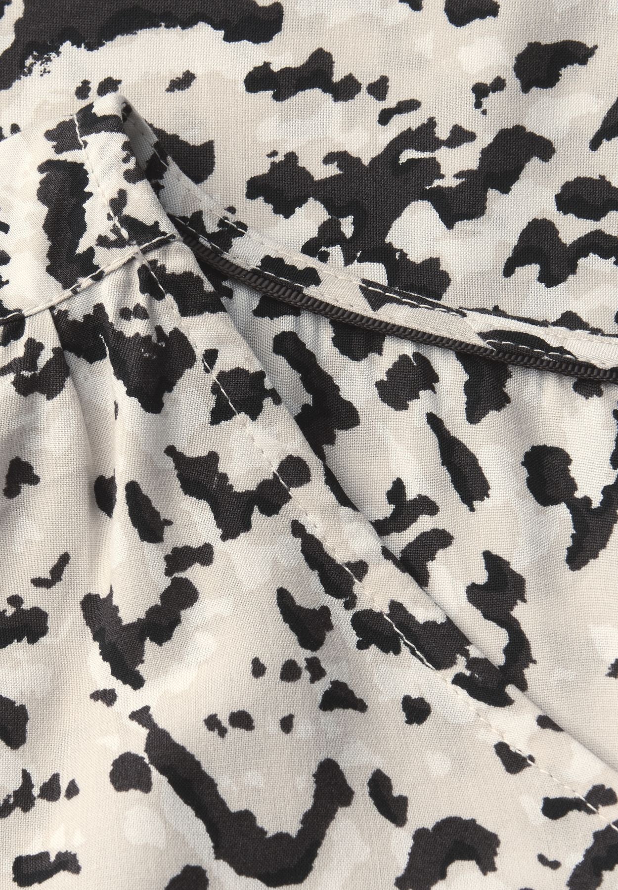 V-Neck Bluse mit Tape