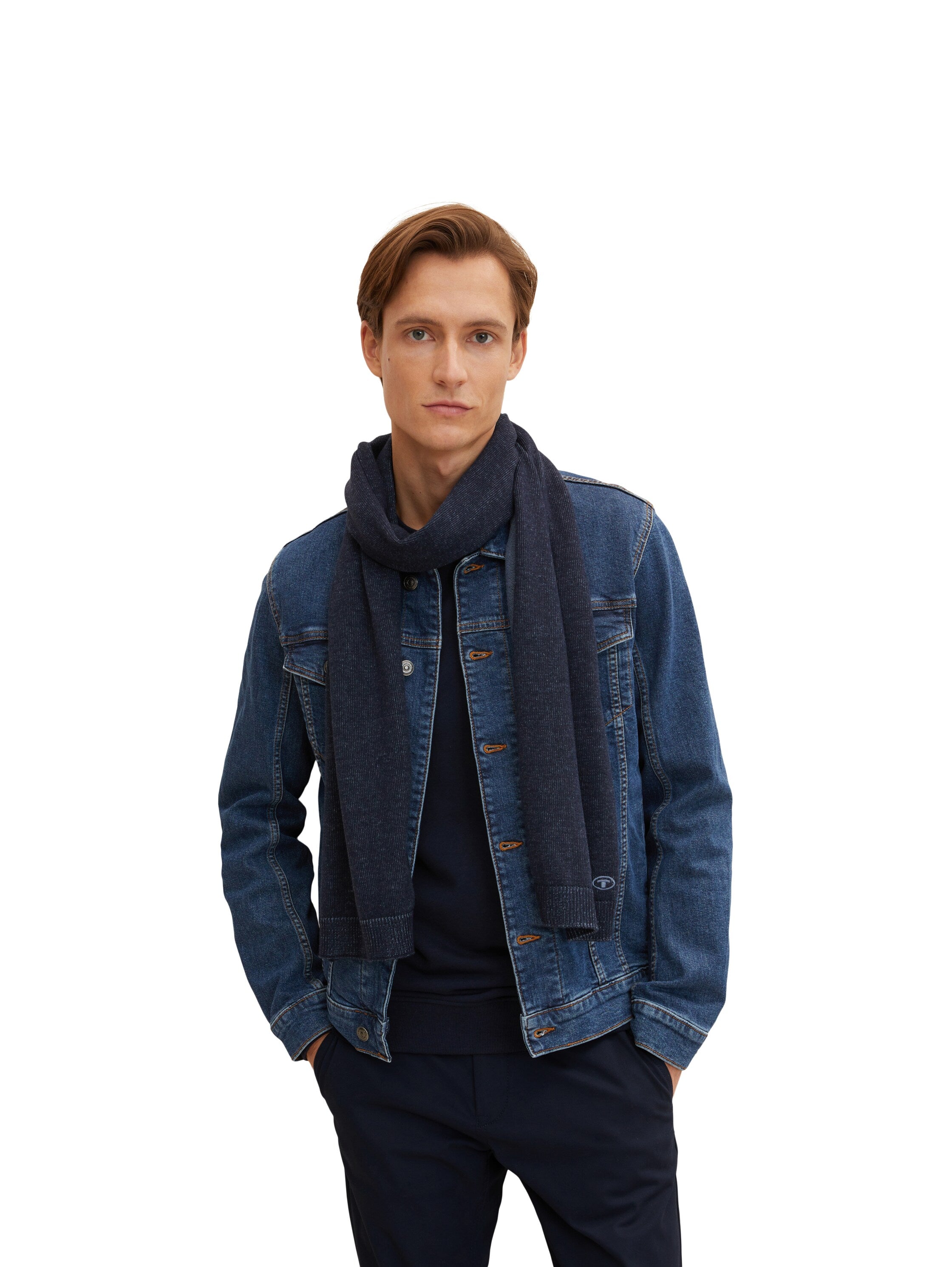 plated knitted scarf