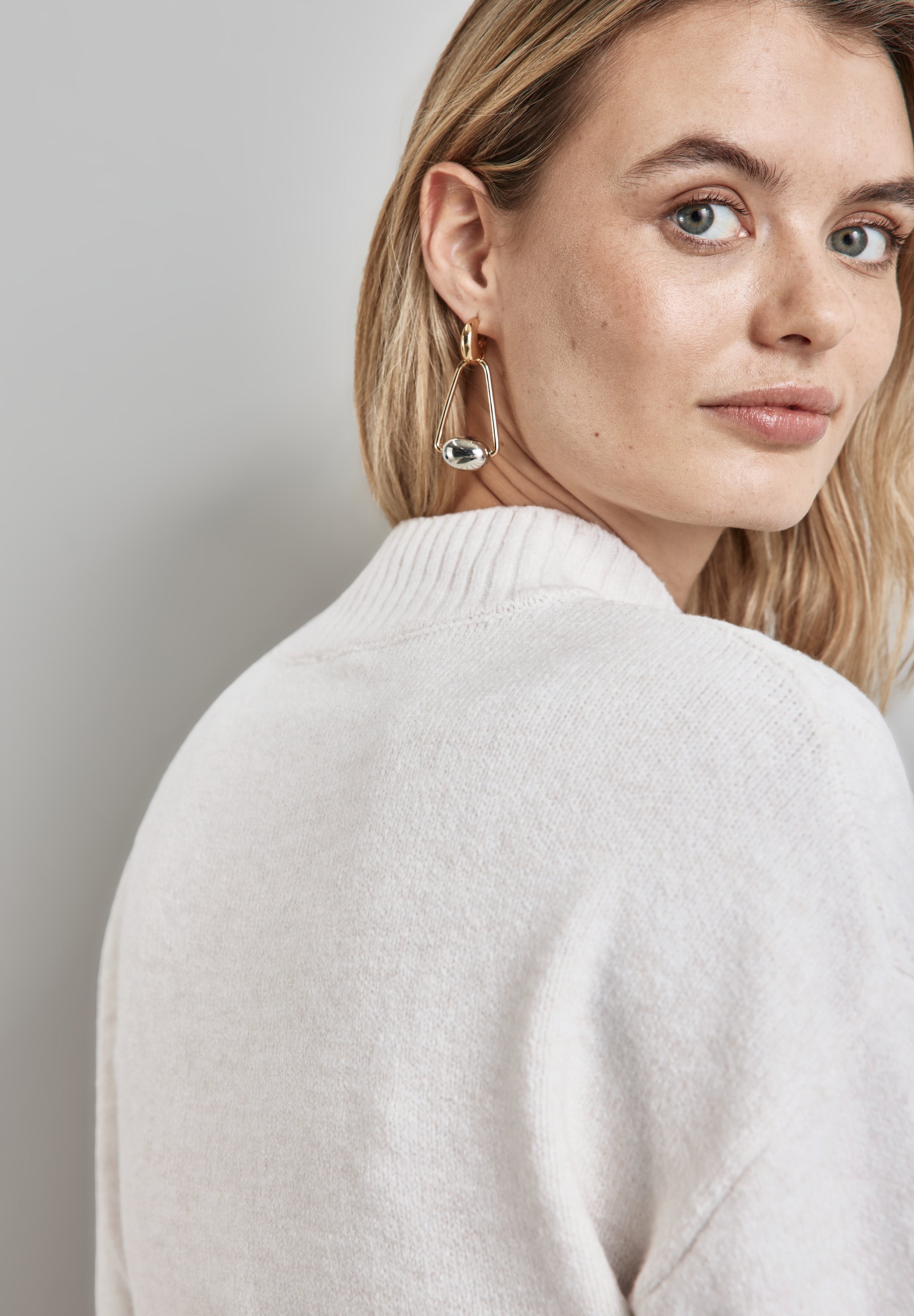 Pullover mit Strickmuster