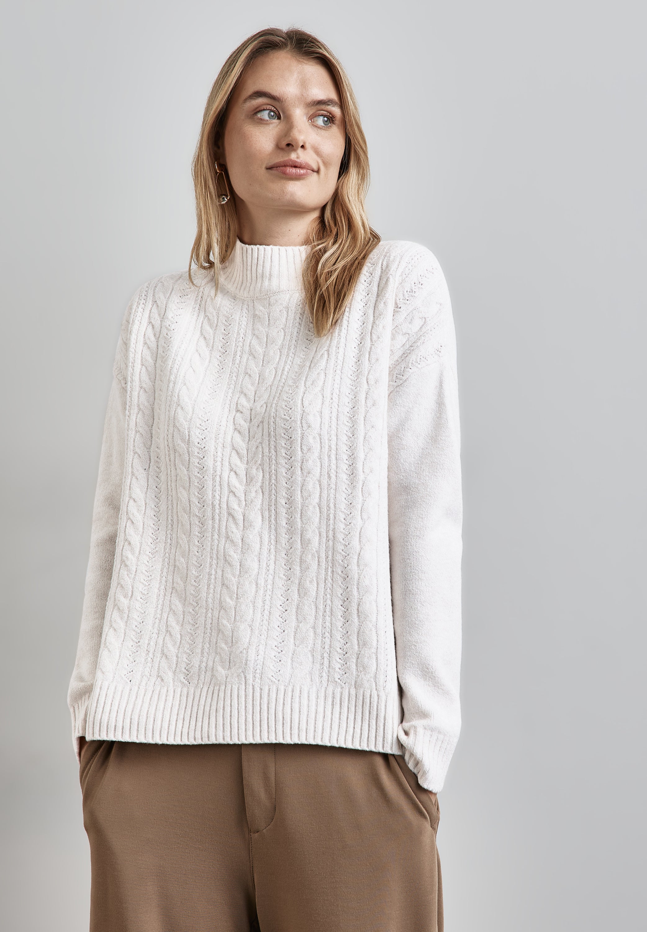 Pullover mit Strickmuster