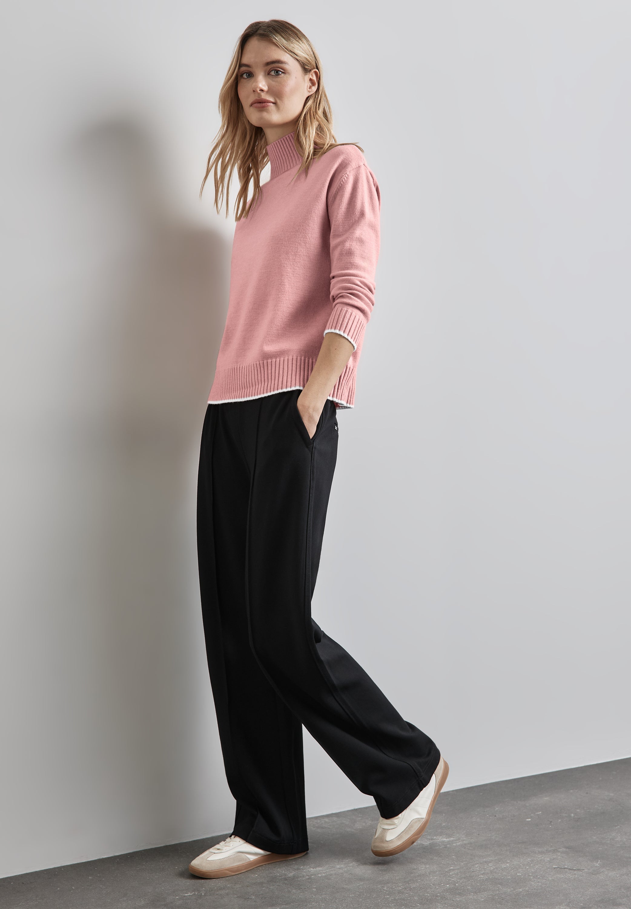 Pullover mit Stehkragen