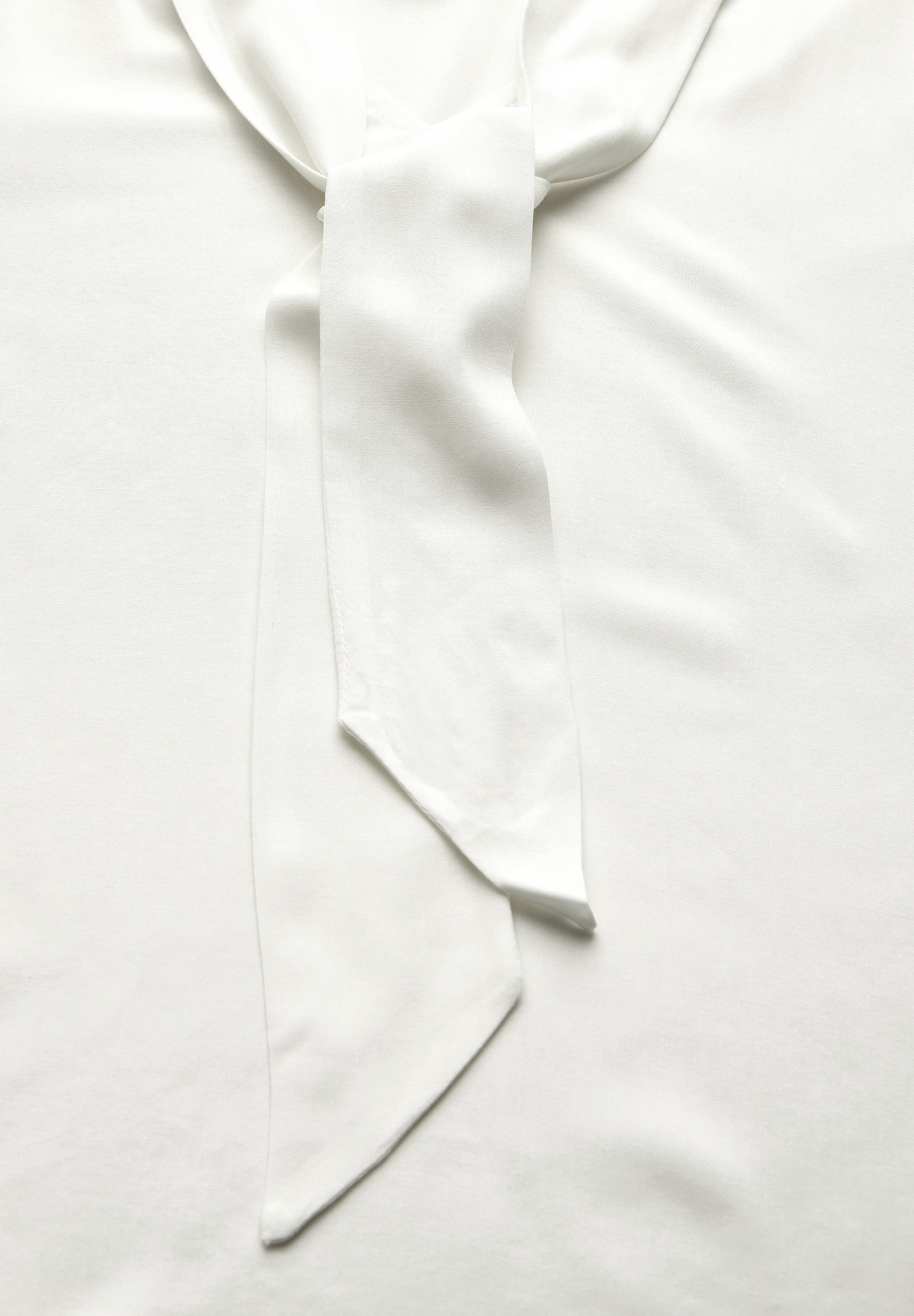 Bluse mit Schleife