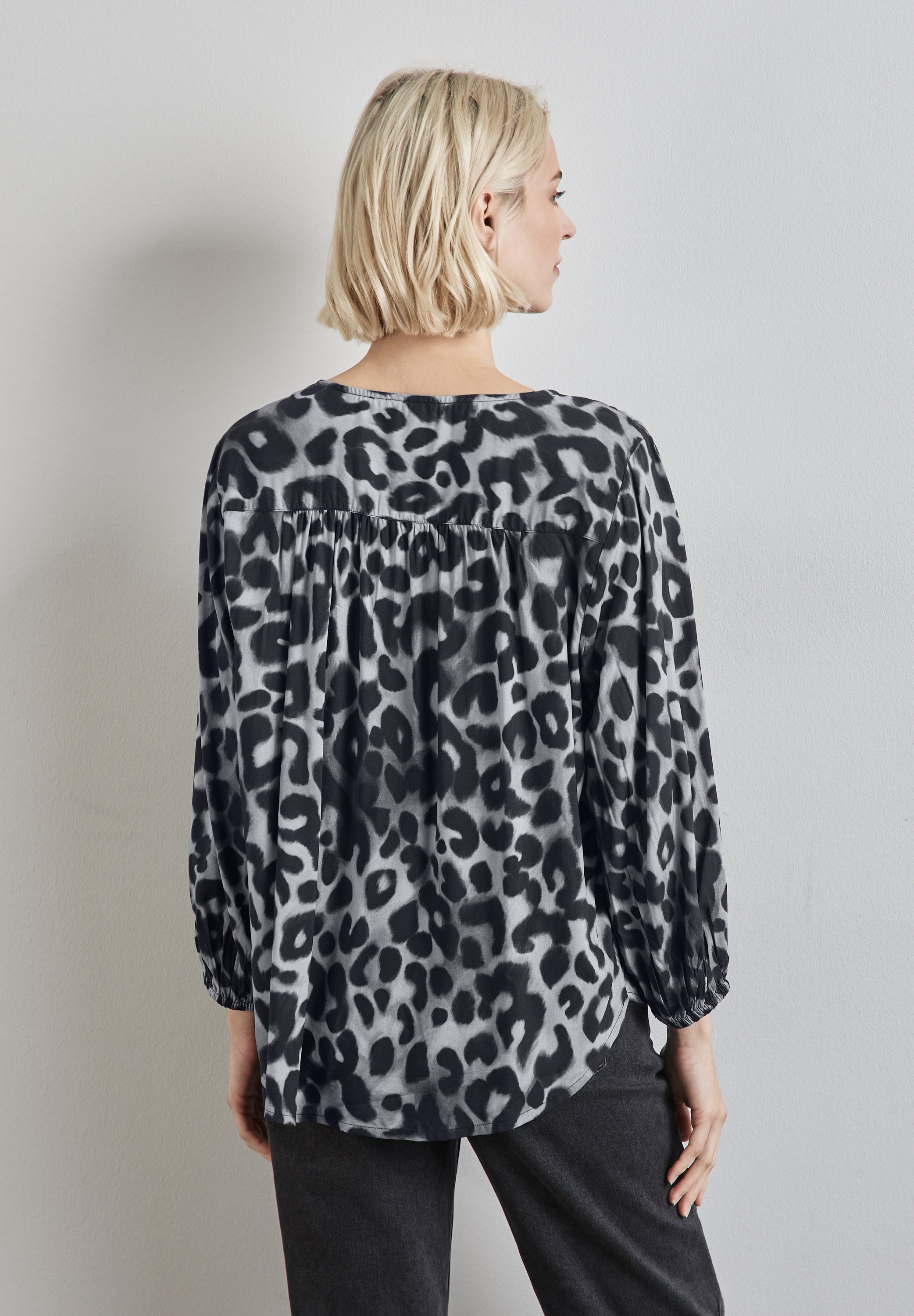 Bluse mit Raffungen