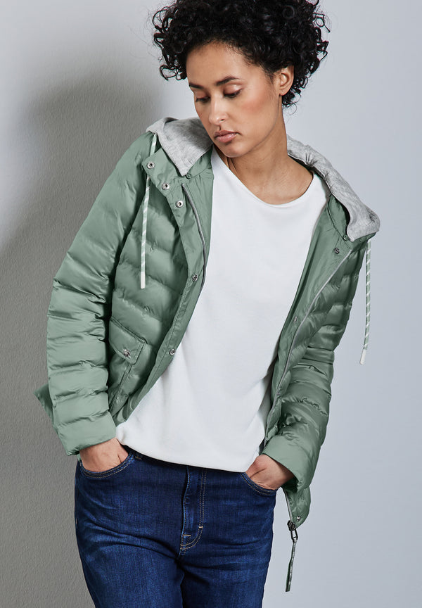 Jacke mit abnehmbarer Kapuze
