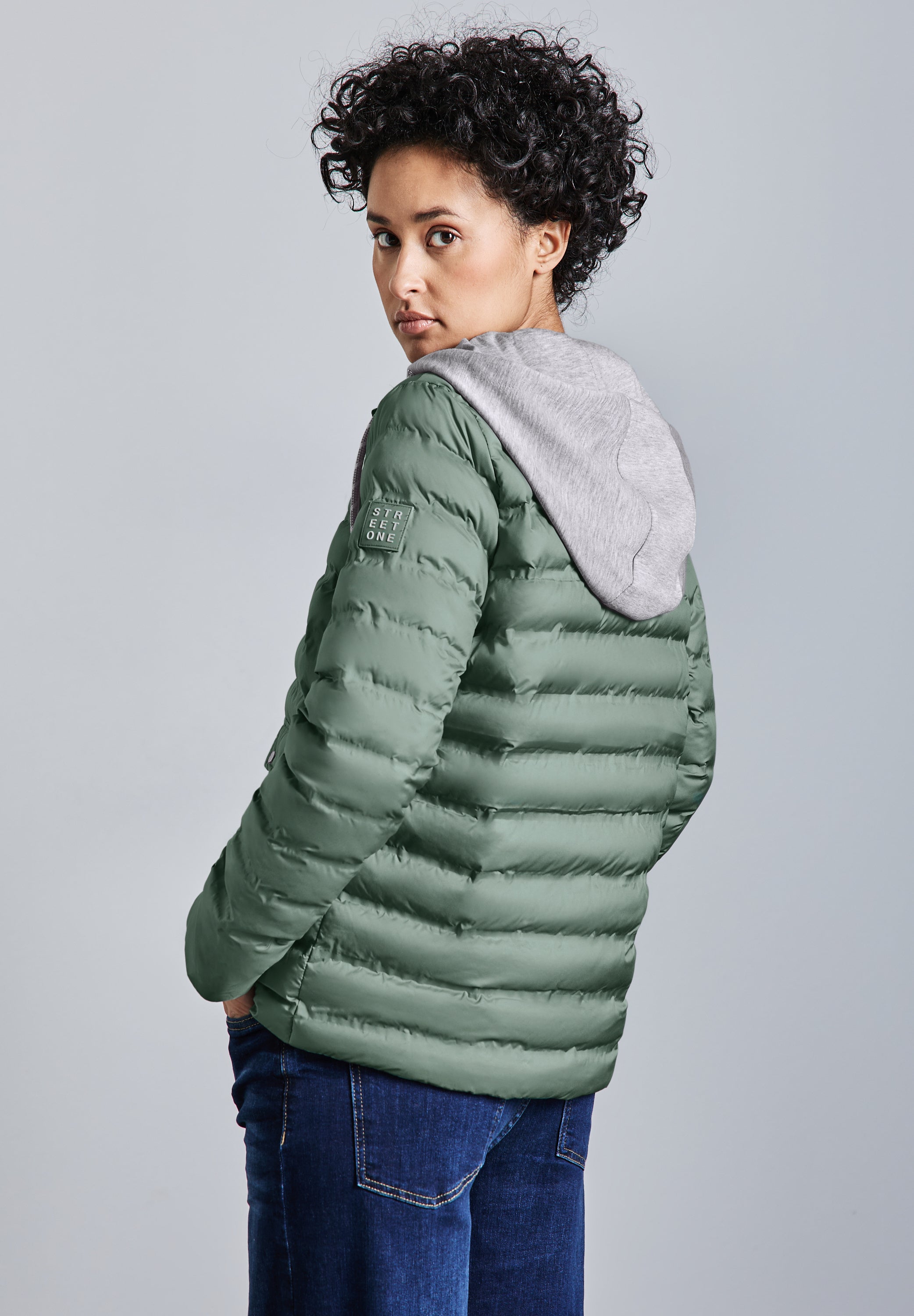 Jacke mit abnehmbarer Kapuze