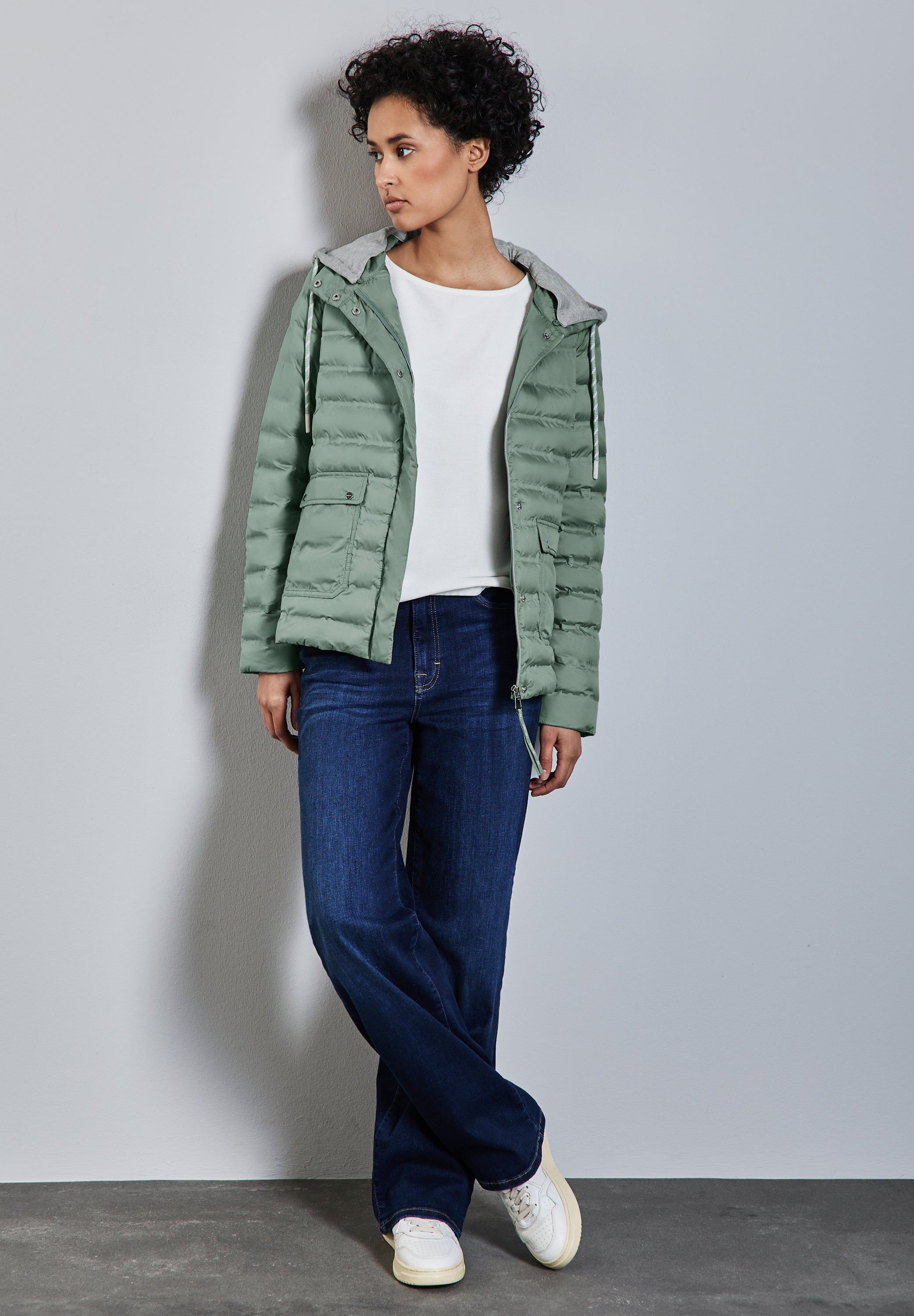 Jacke mit abnehmbarer Kapuze