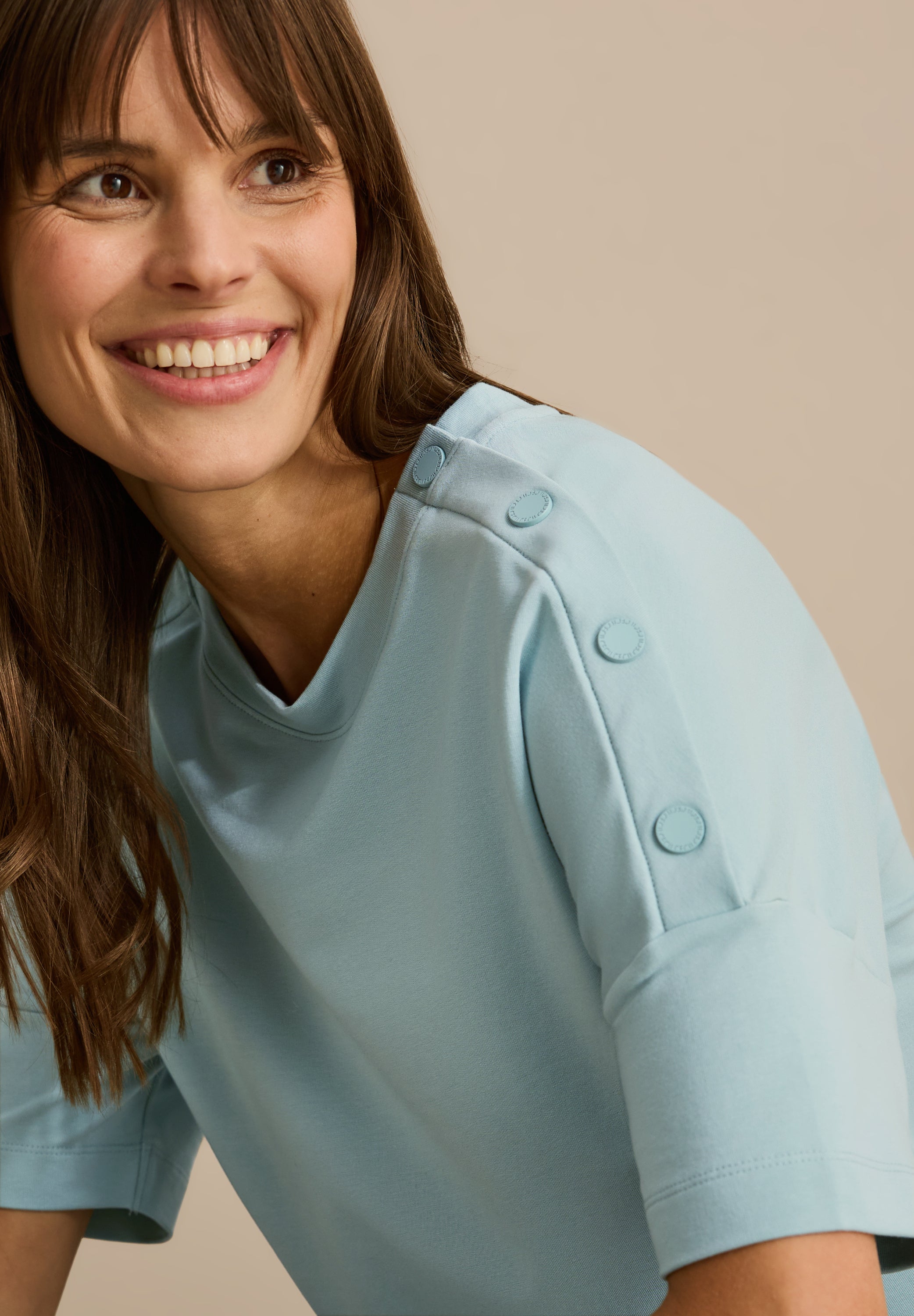 T-Shirt mit Knopfdetail