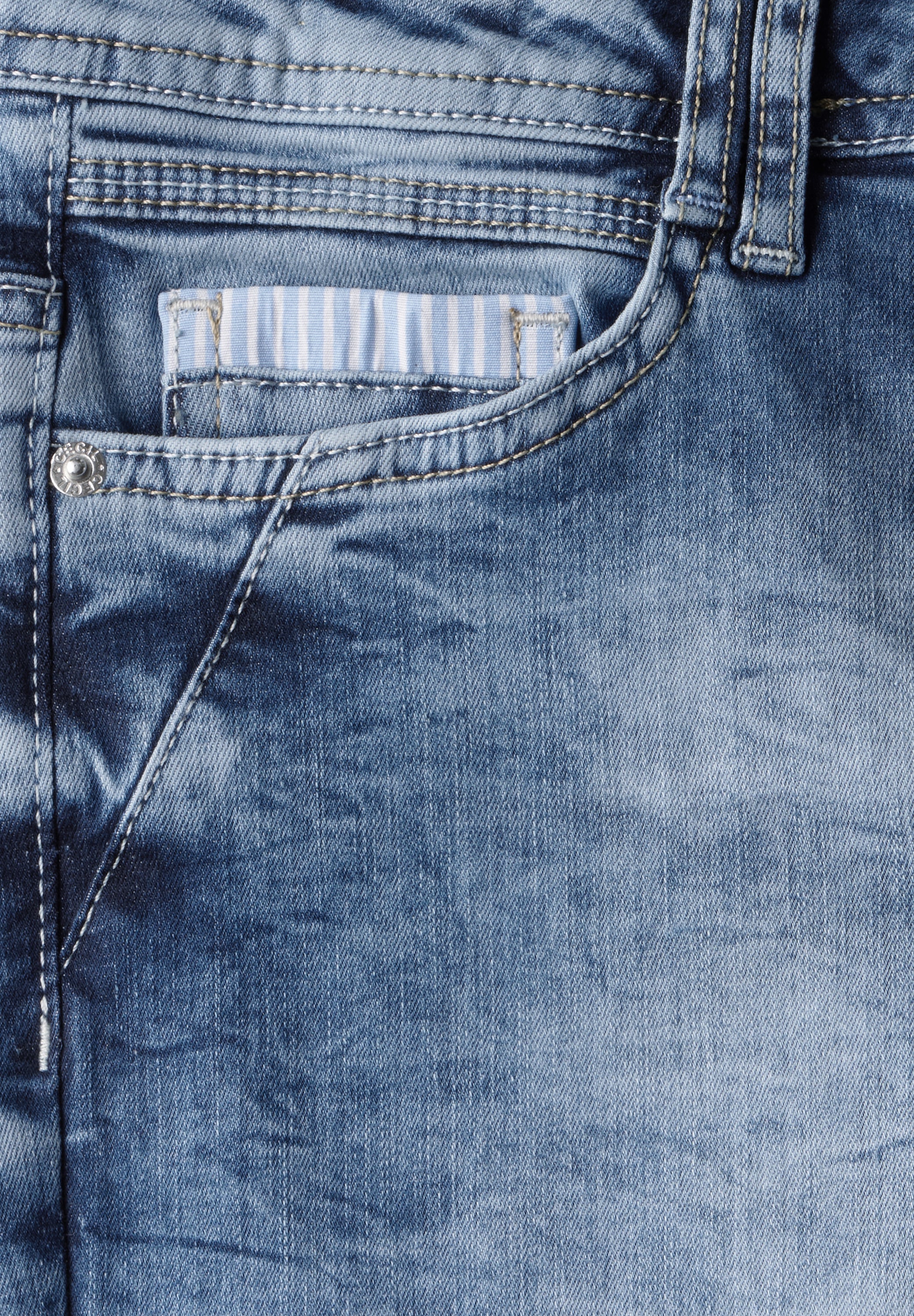 Jeans mit Turn-Up Detail