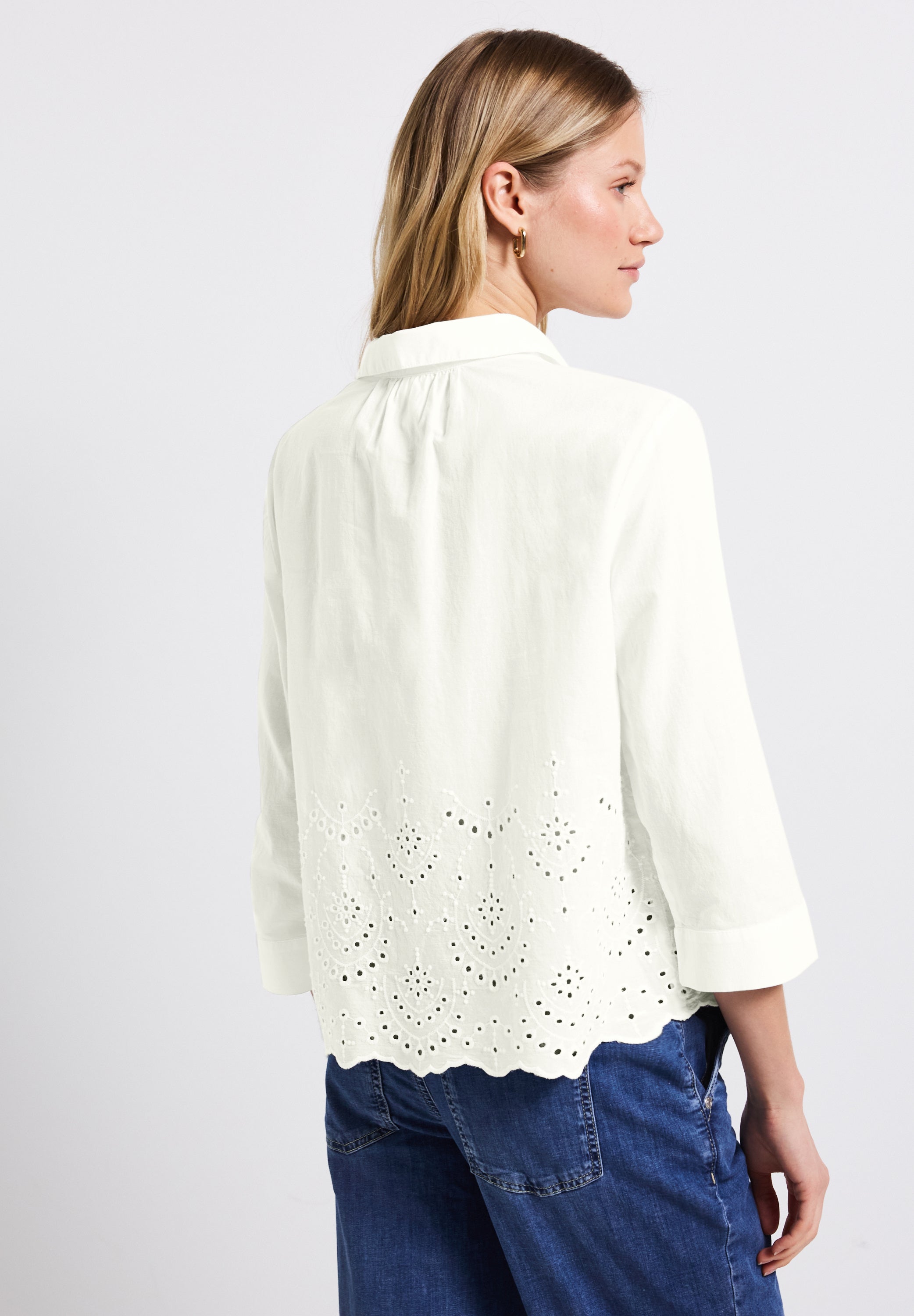 Hemdbluse mit Stickerei