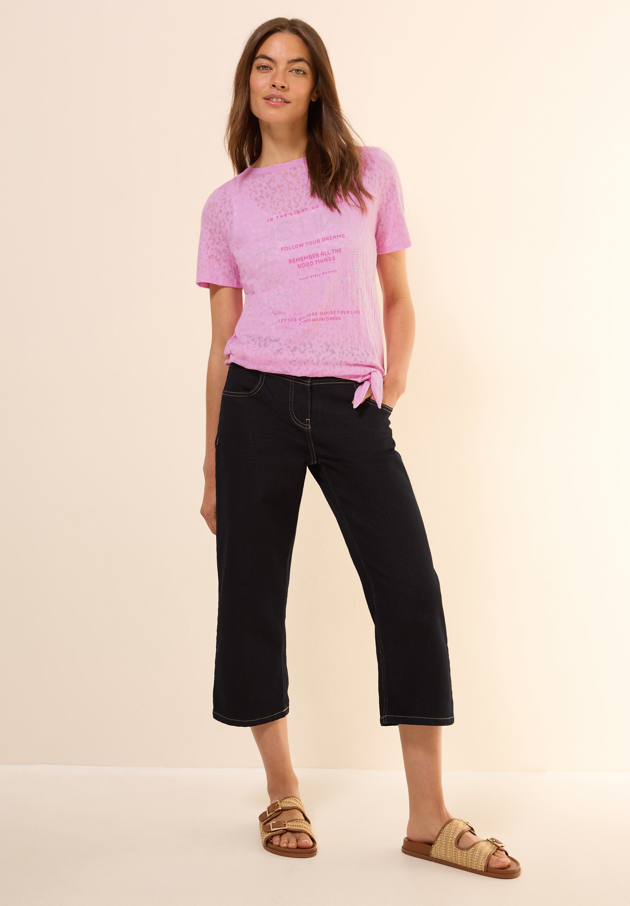 T-Shirt mit Schmucksteinen