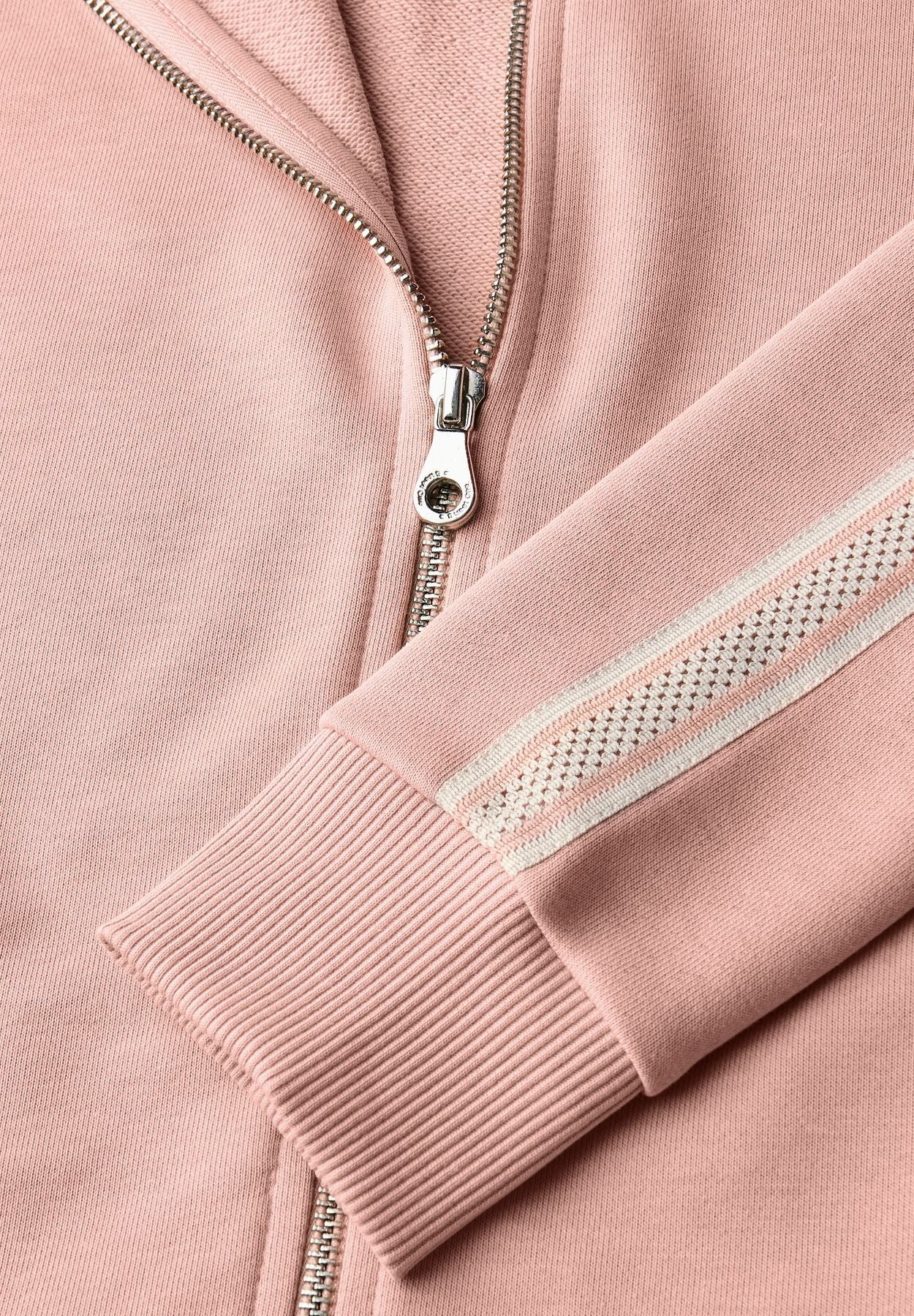 Kapuzenjacke mit Dekotape
