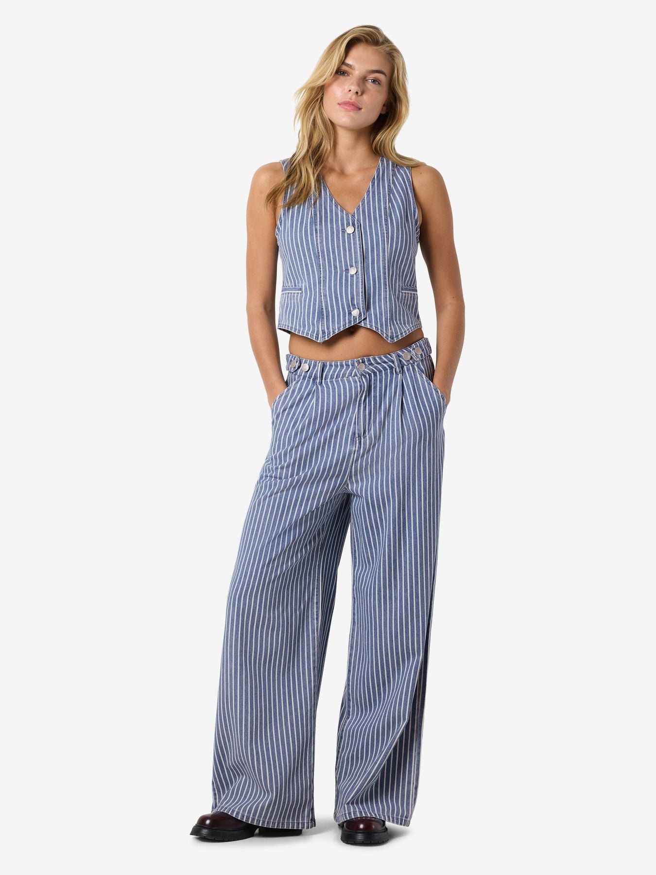 NMHERA S/L SLIM PINSTRIPED VEST BS008MB