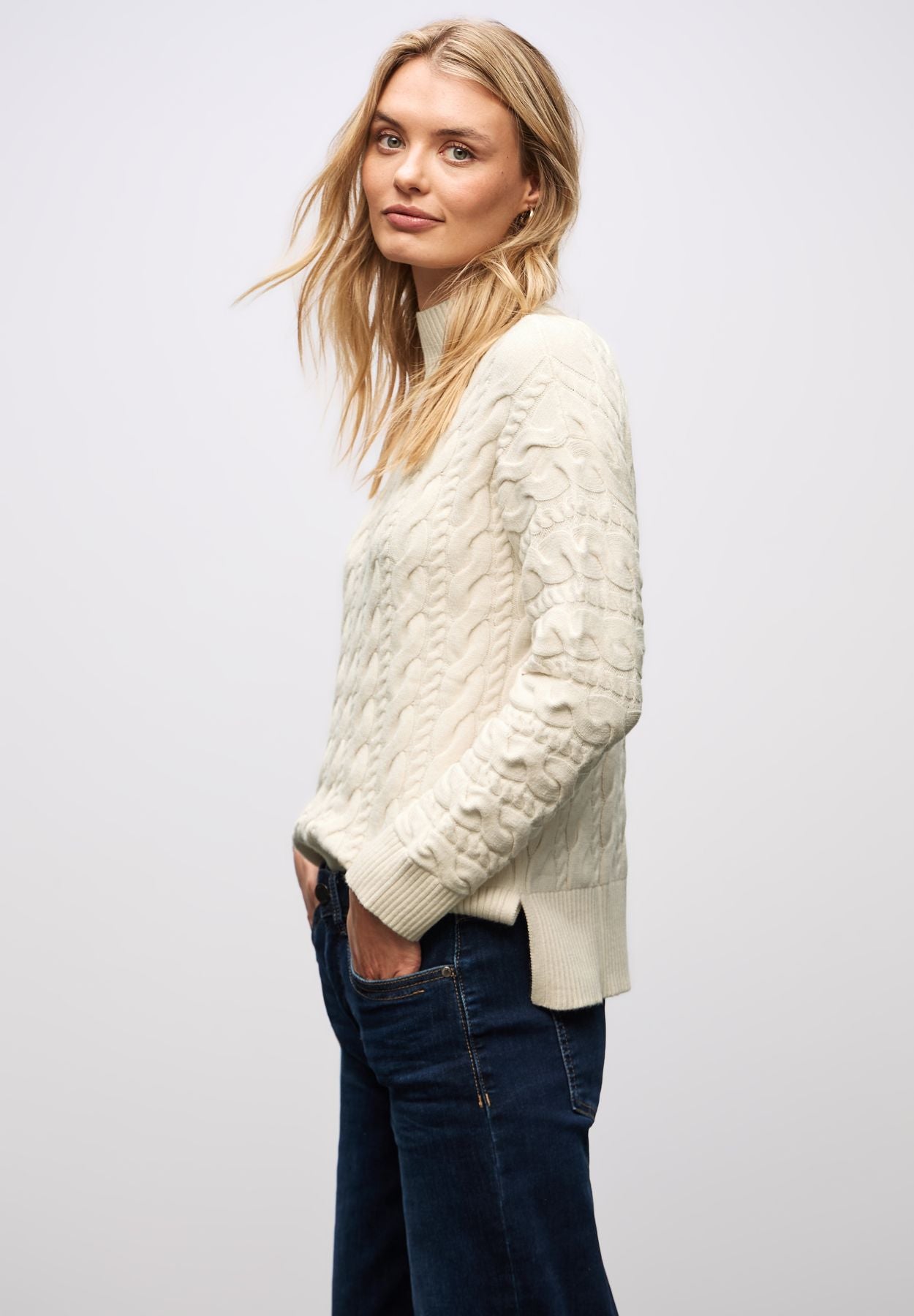 Pullover mit Zopfmuster