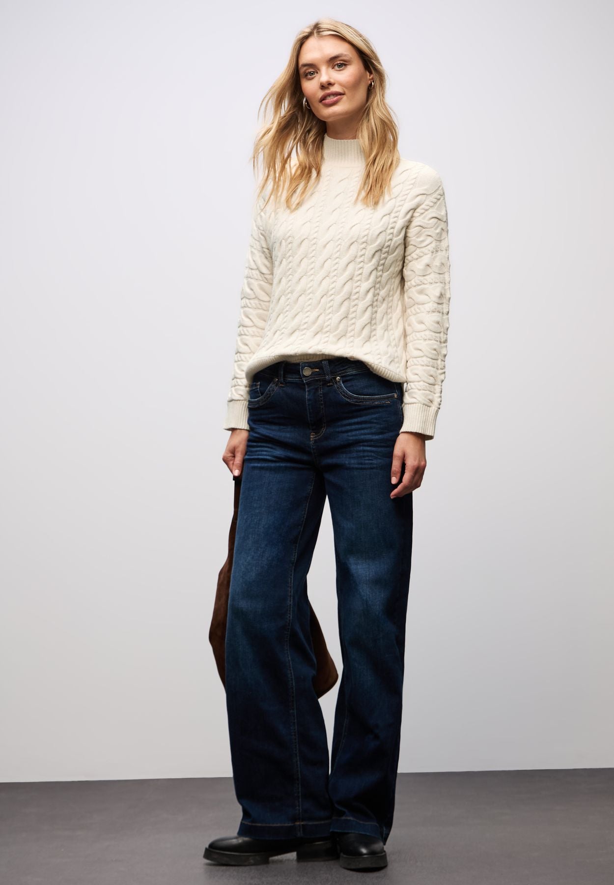 Pullover mit Zopfmuster