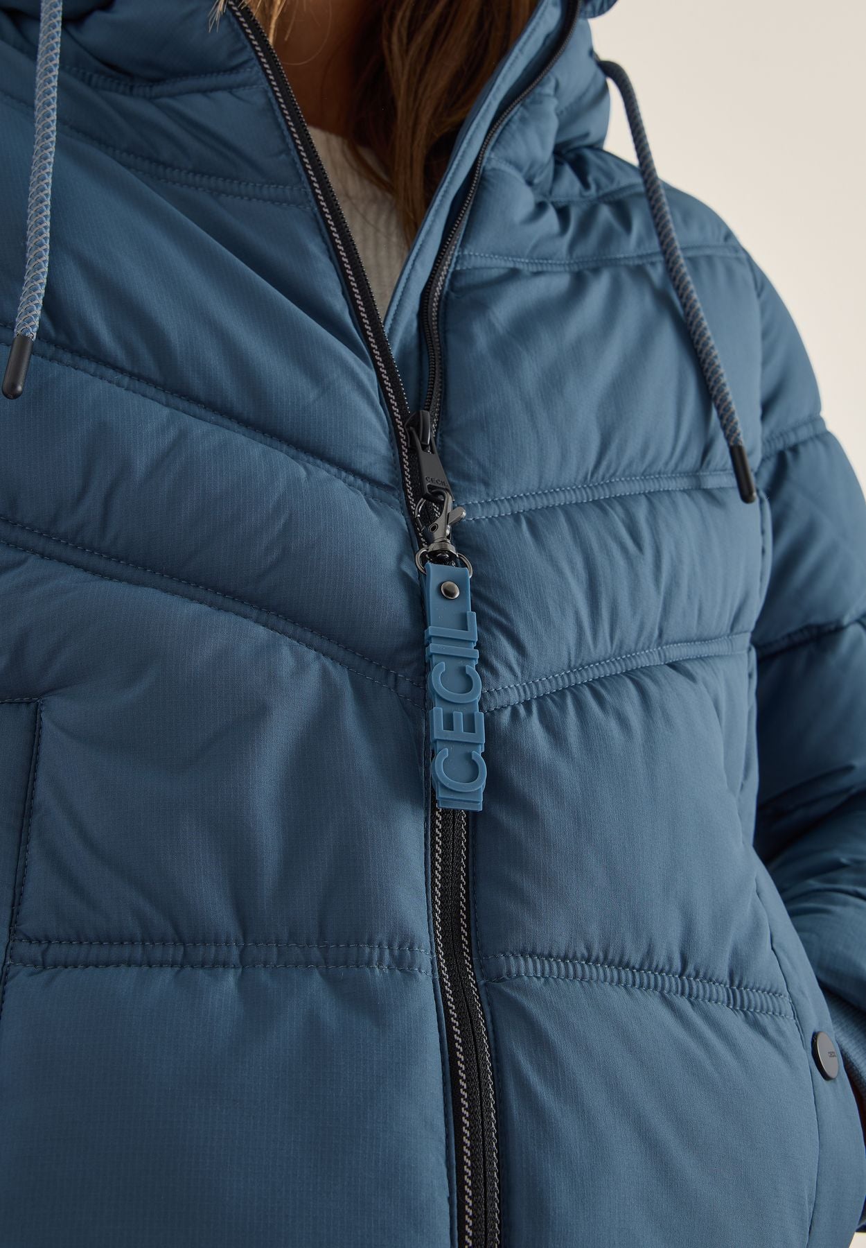 Steppjacke mit Kapuze