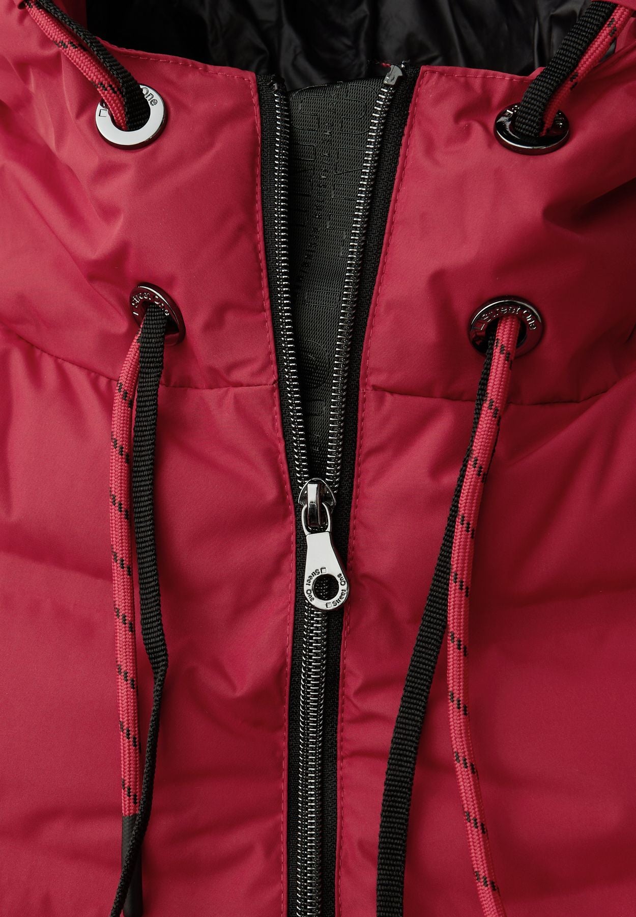 Mantel mit geklebten Nähten