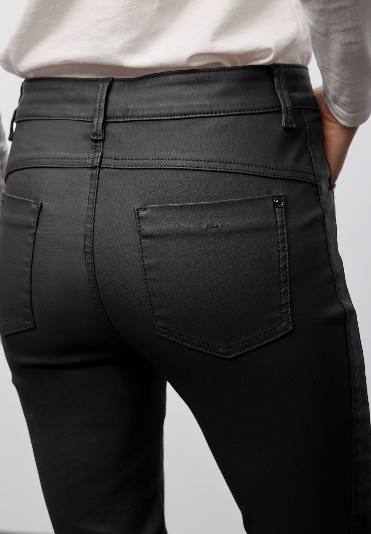 Slim Fit Coated Hose