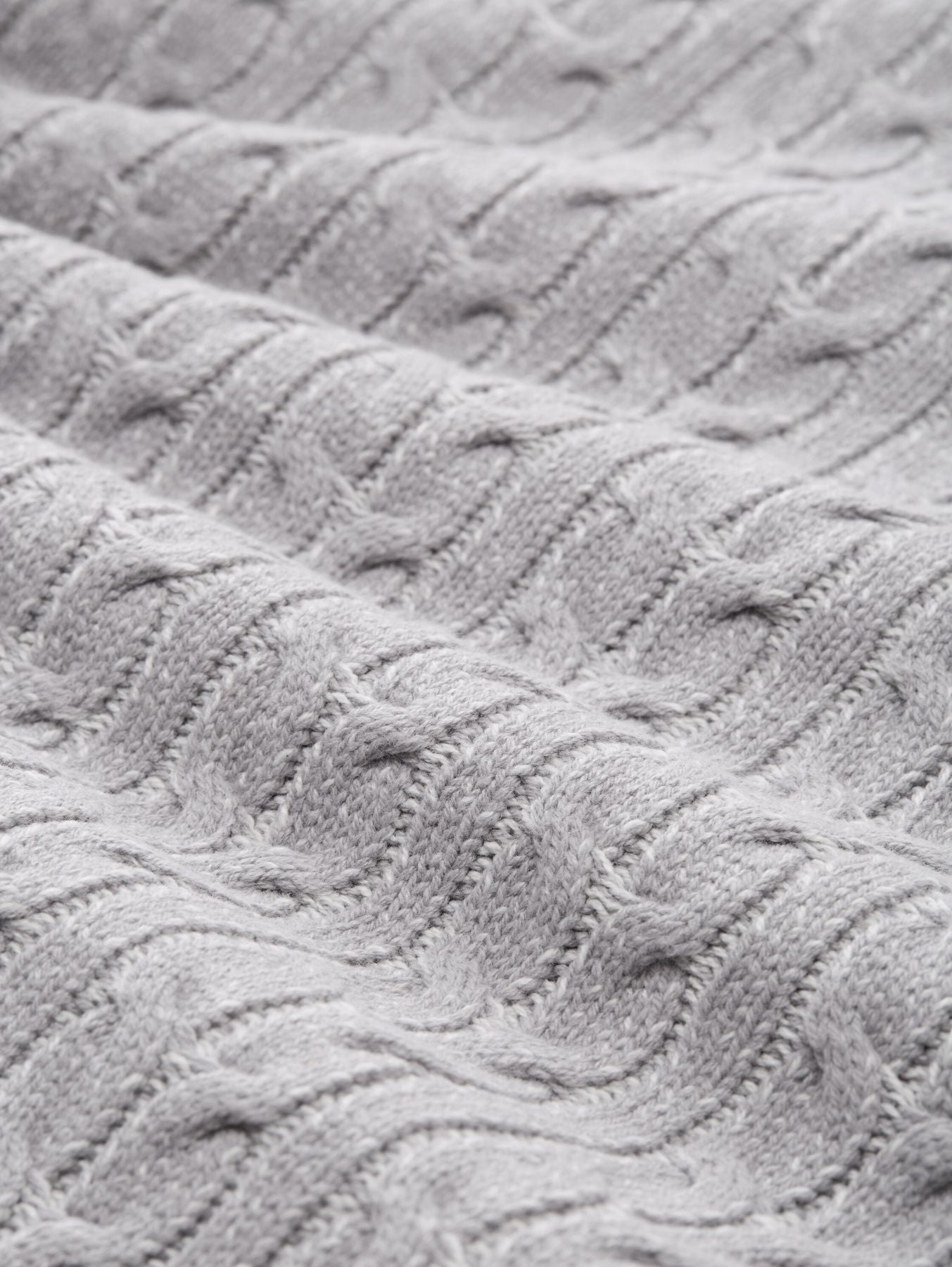 Strickpullover mit Zopfmuster