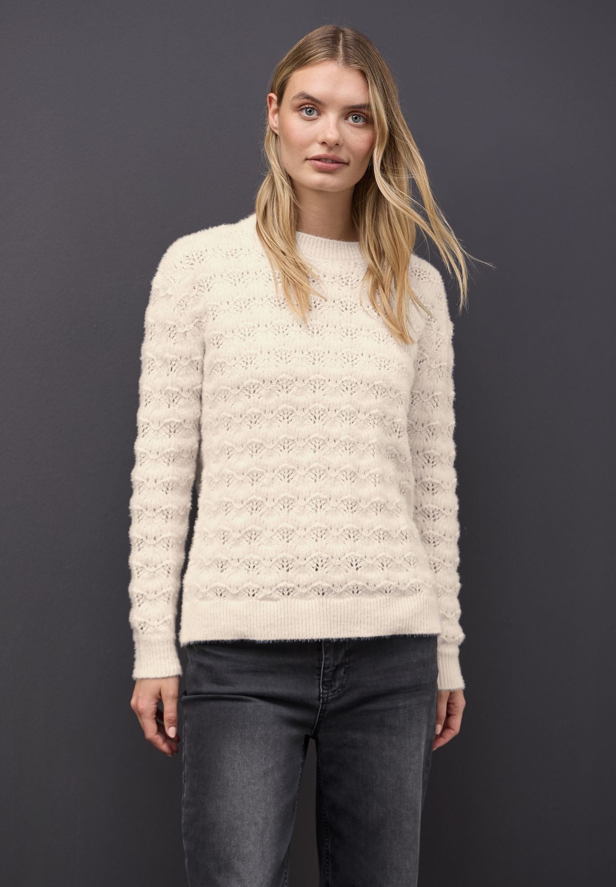 Flauschiger Strukturpullover