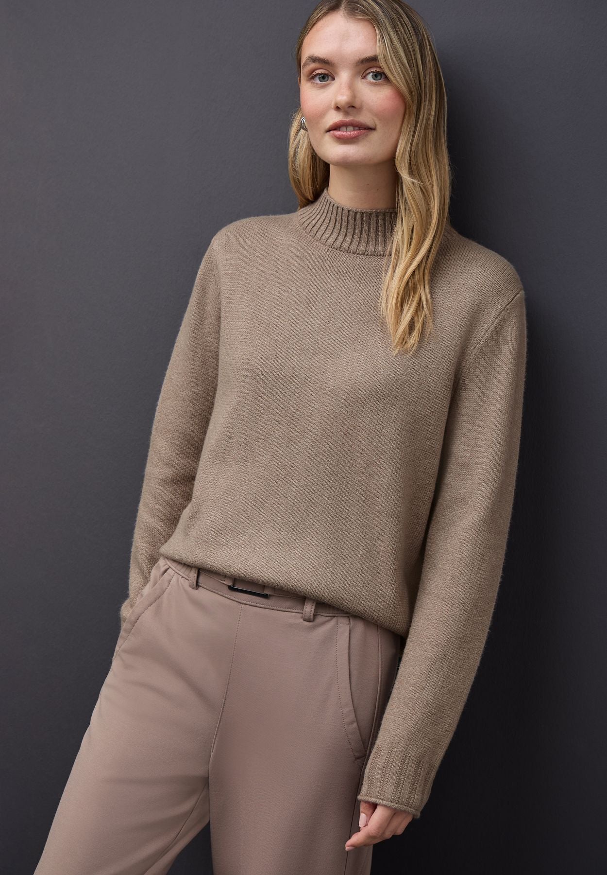 Basic Turtleneck Pullover