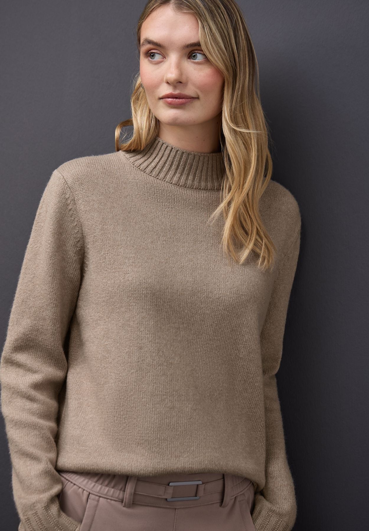 Basic Turtleneck Pullover