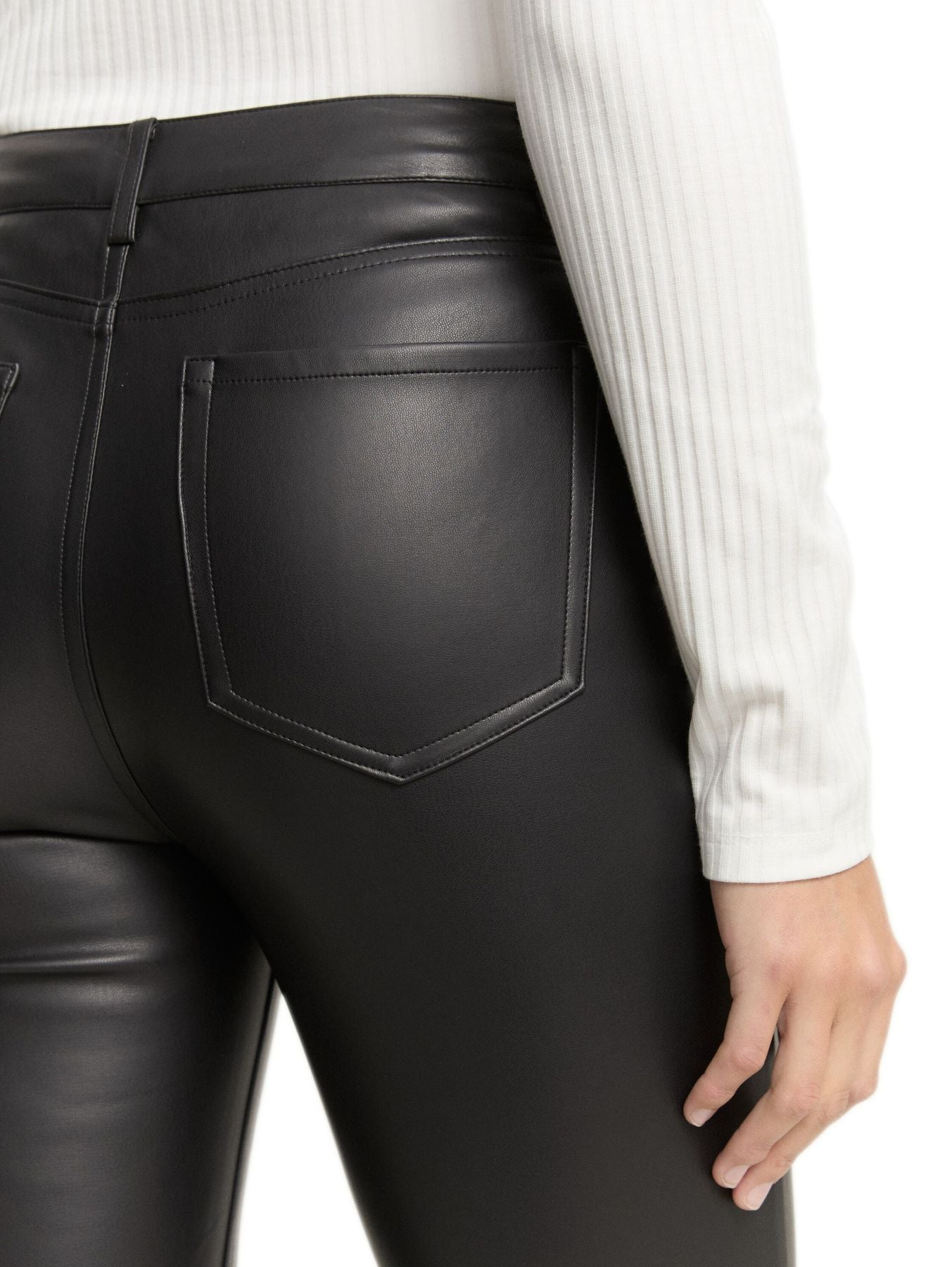 Flared Hose in Lederoptik