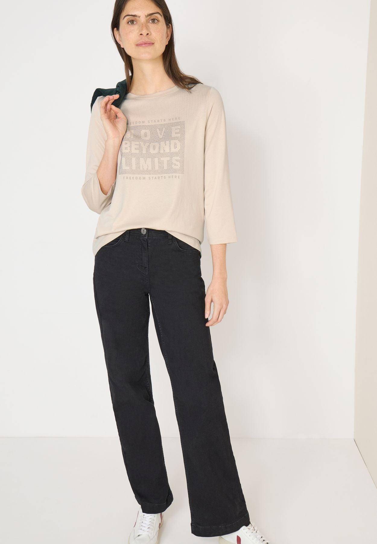 Shirt mit Schmucksteinen