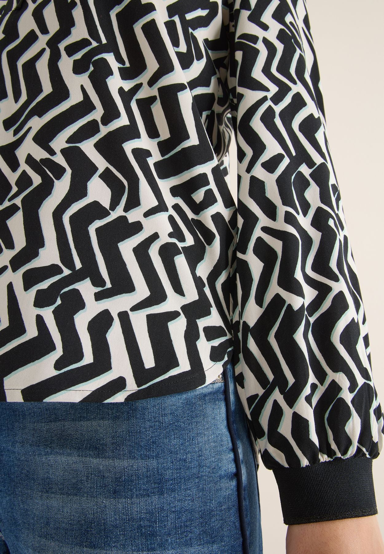 Print-Bluse mit Tape