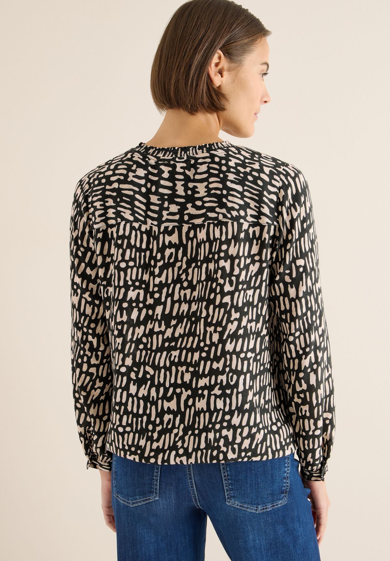 Bluse mit Smock-Ausschnitt