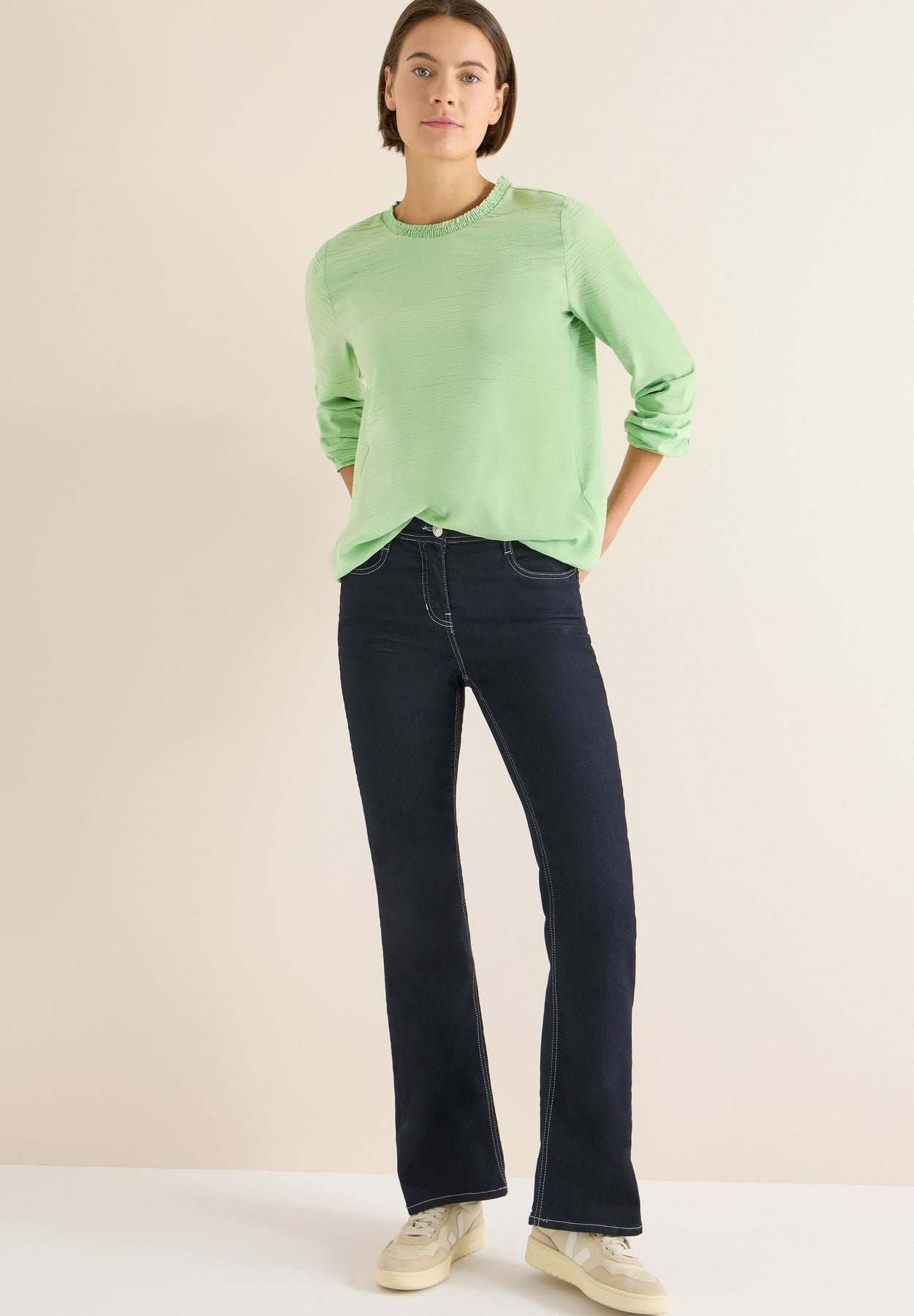 Bluse mit Smock-Ausschnitt