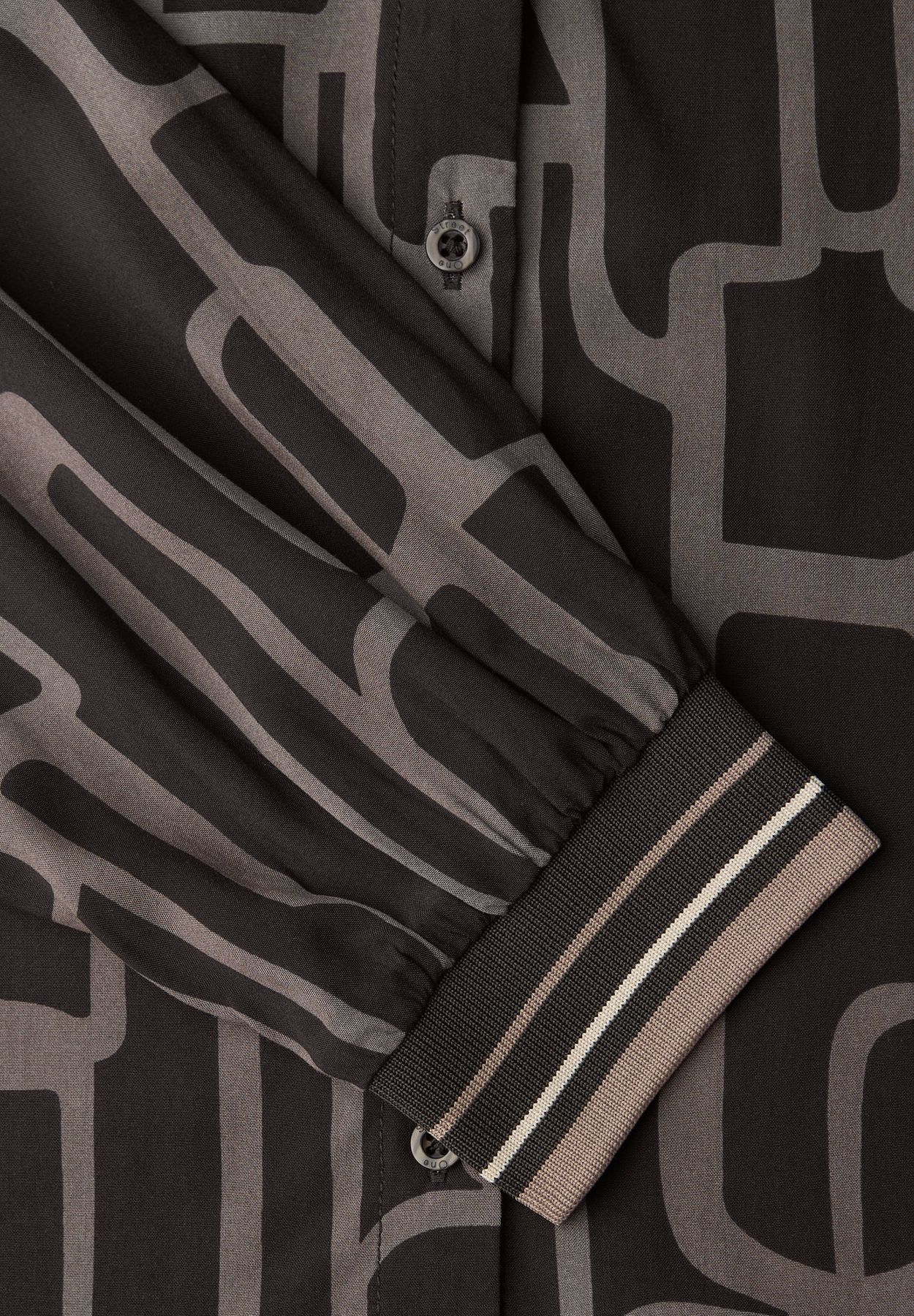 Gemusterte Tunika mit Tape