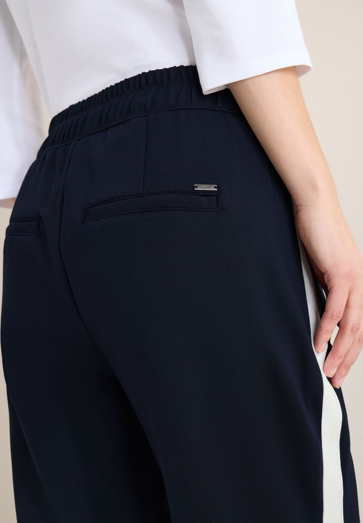 Hose mit Color Block Tape