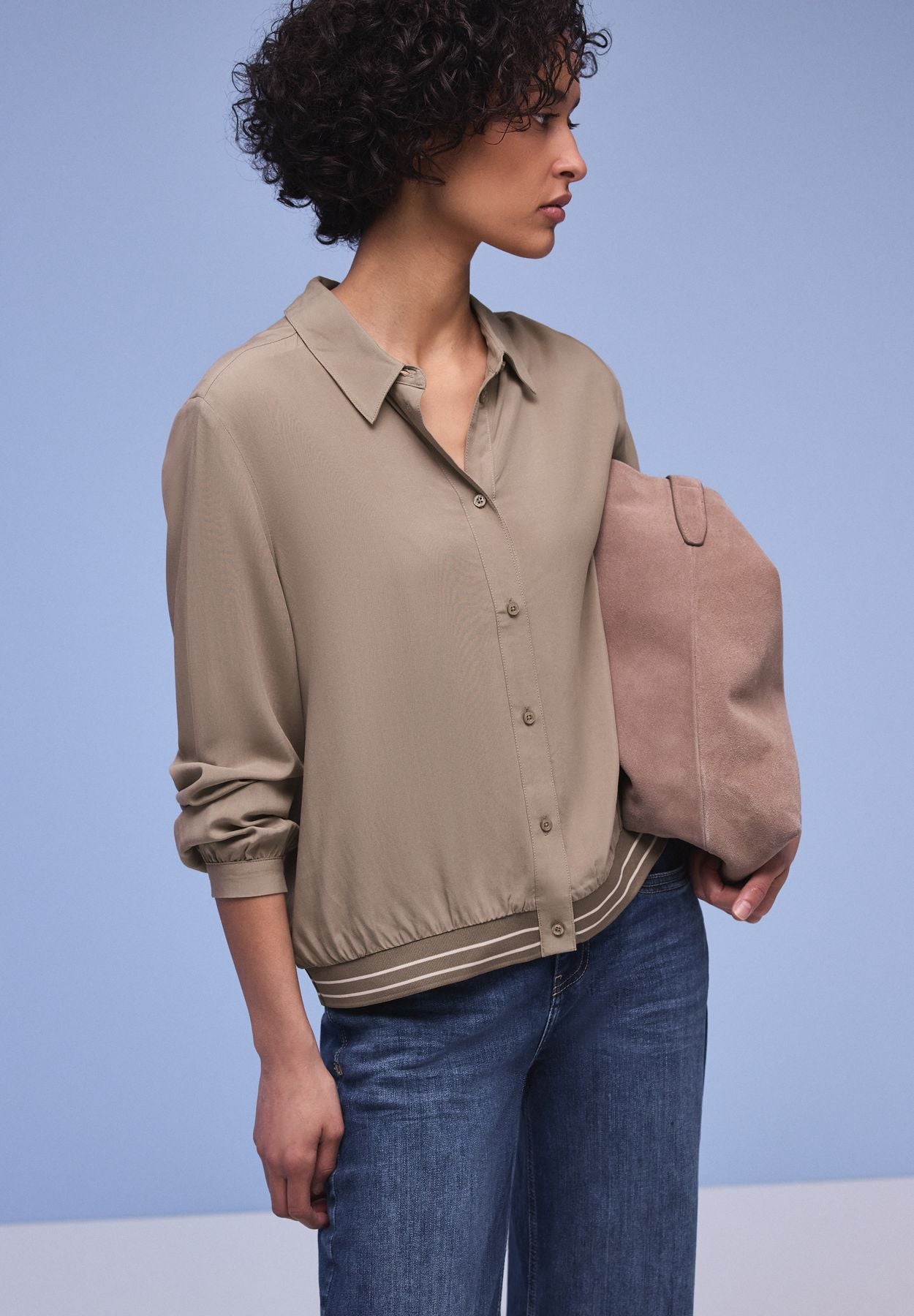 Hemdbluse mit Collegedetails