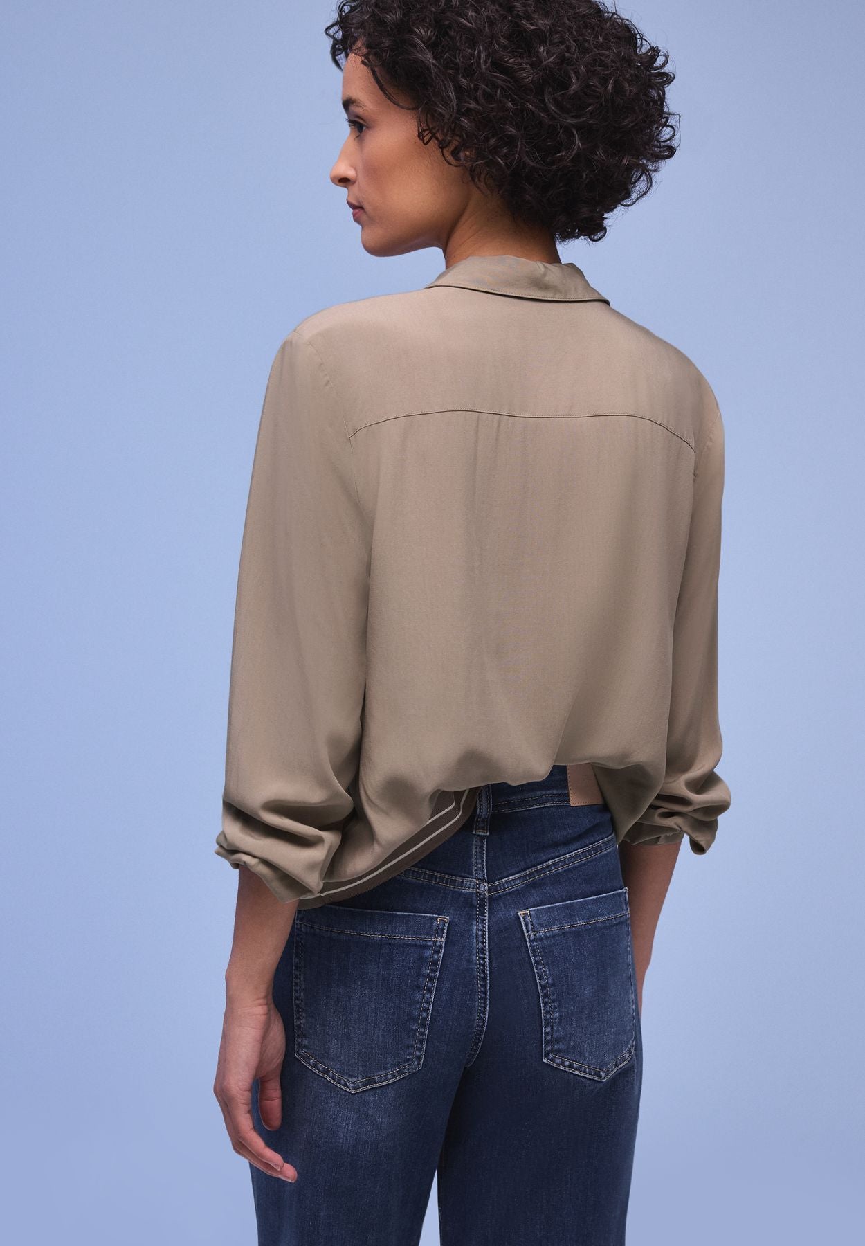 Hemdbluse mit Collegedetails