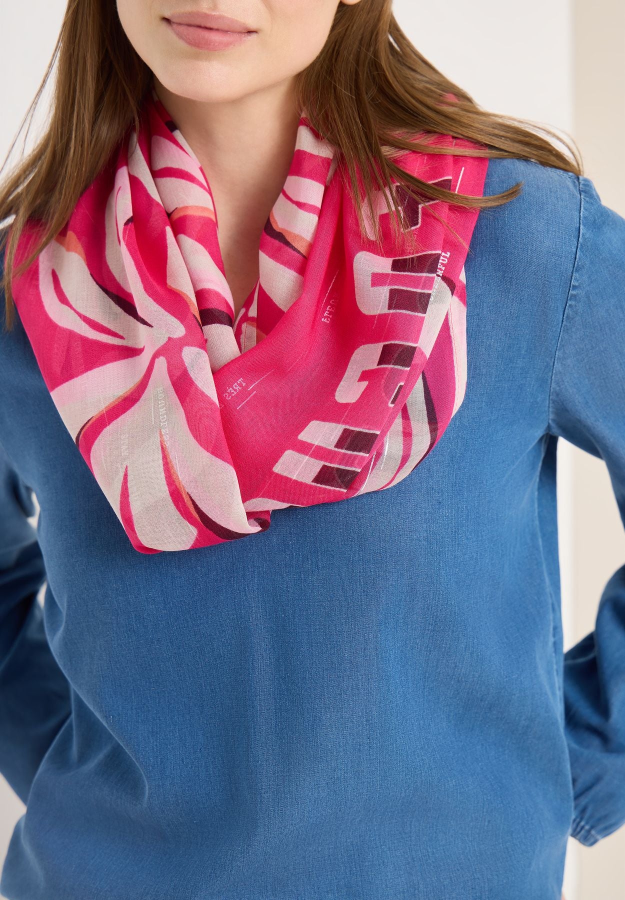 Loop-Schal mit Mustermix