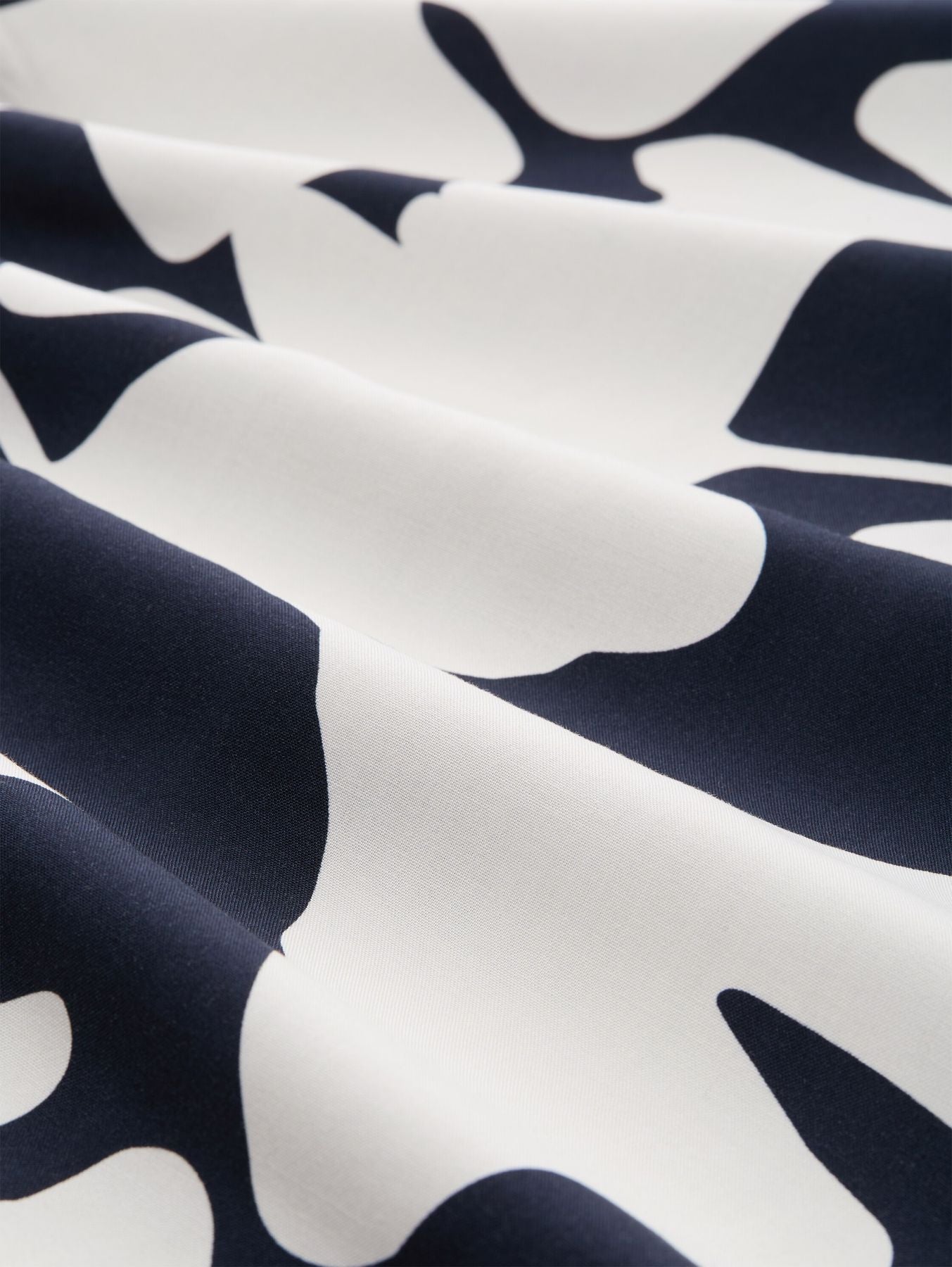 T-Shirt im Material-Mix