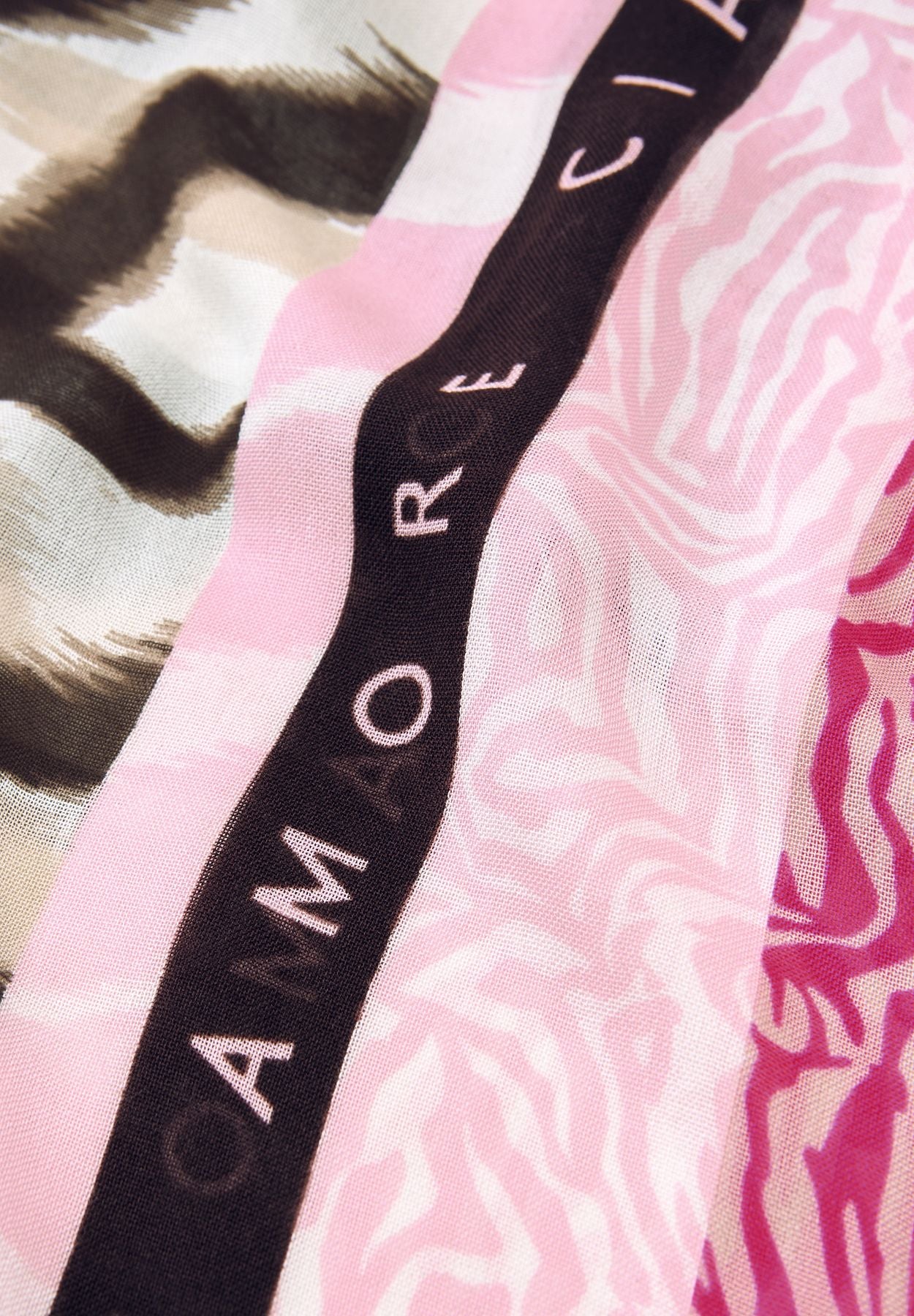 Loop-Schal aus Modal mit Mustermix