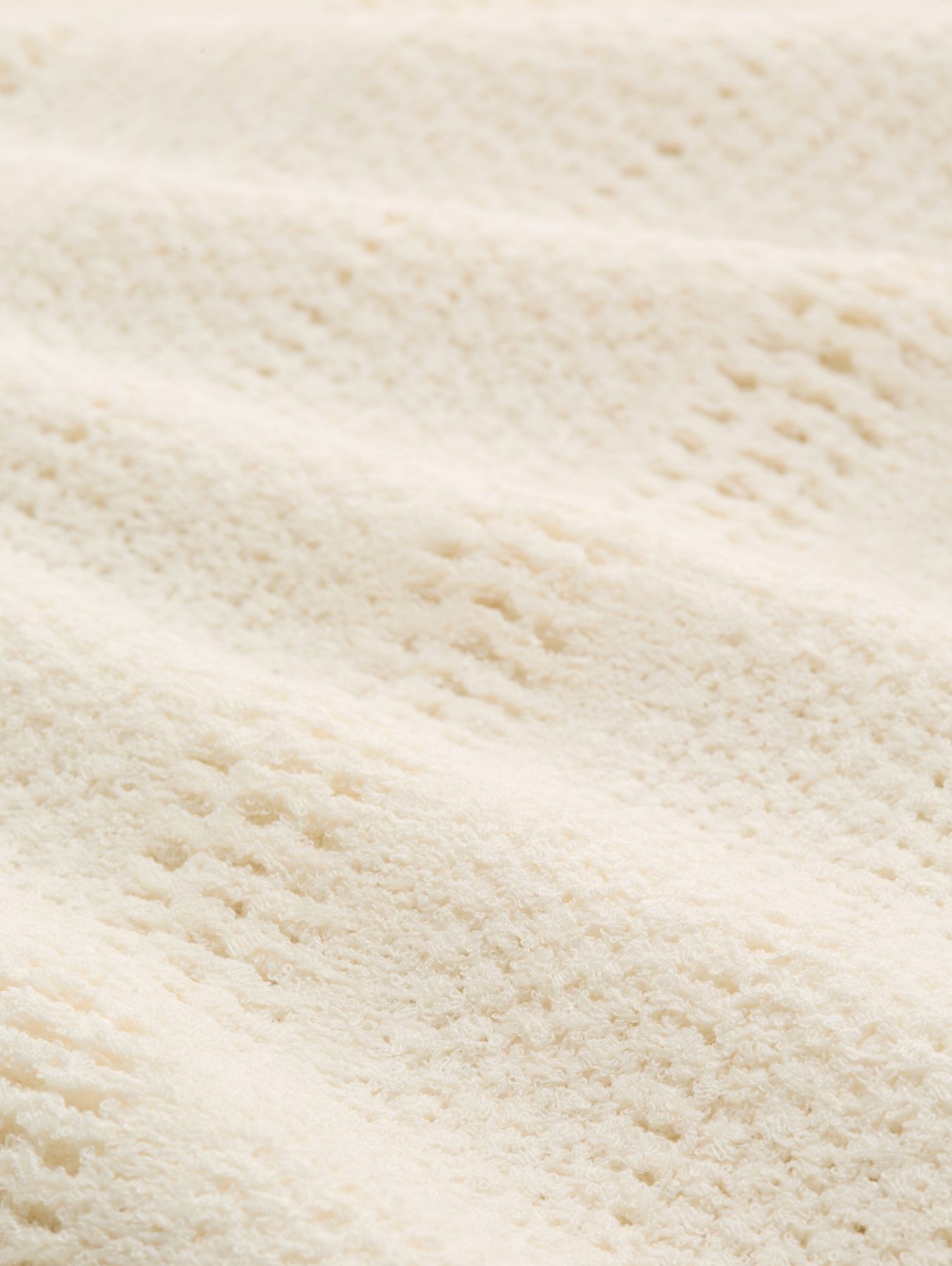 Pullunder mit Lochmuster