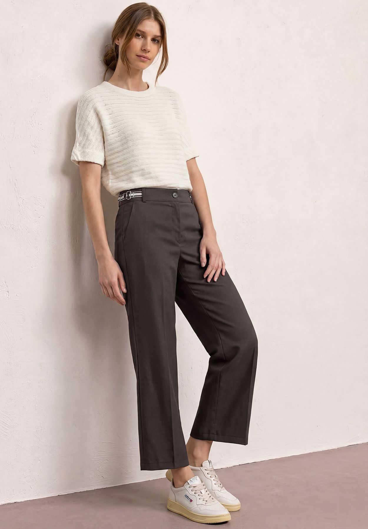Straight Leg Hose mit Gürteldetails