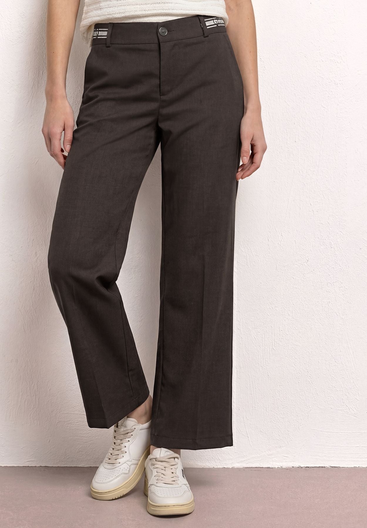 Straight Leg Hose mit Gürteldetails