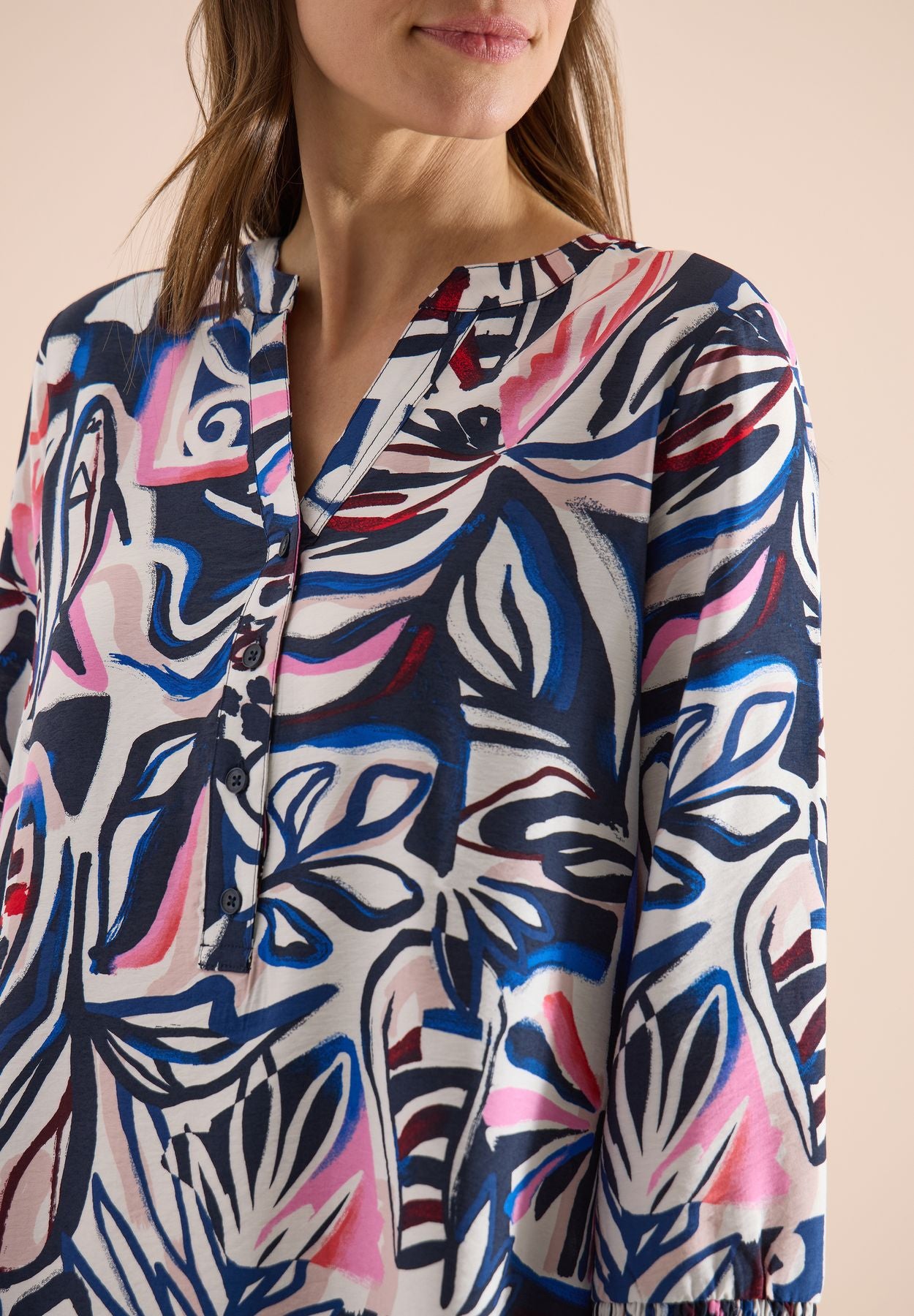 Knielanges Kleid mit grafischem Muster