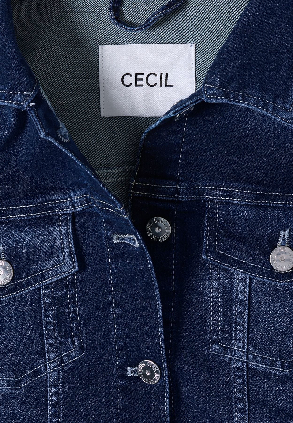 Jeansjacke mit Brusttaschen und Knöpfen