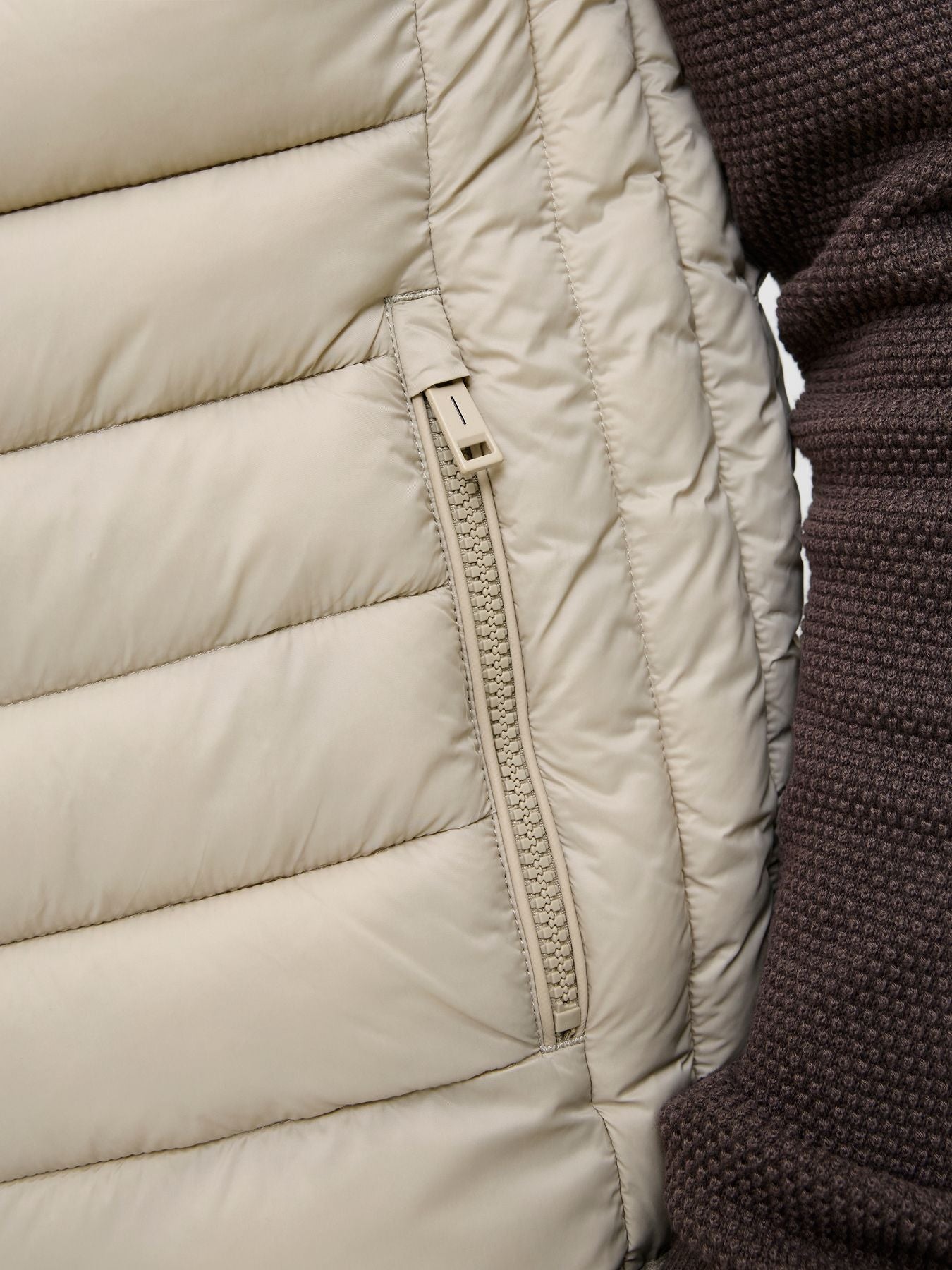 JJEBRADLEY LIGHT BODYWARMER COLLAR NOOS