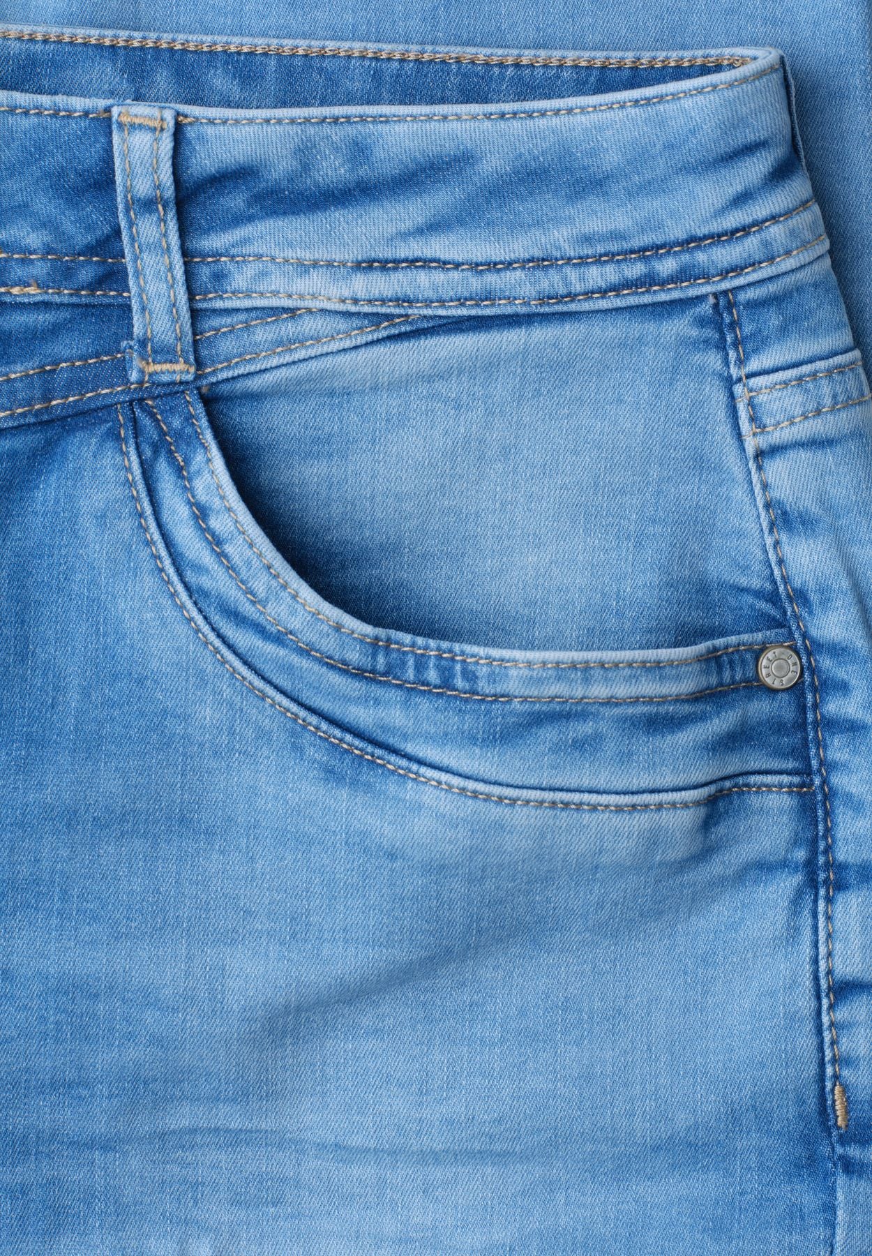 High Waist Flared Leg Jeans mit Ziersaum
