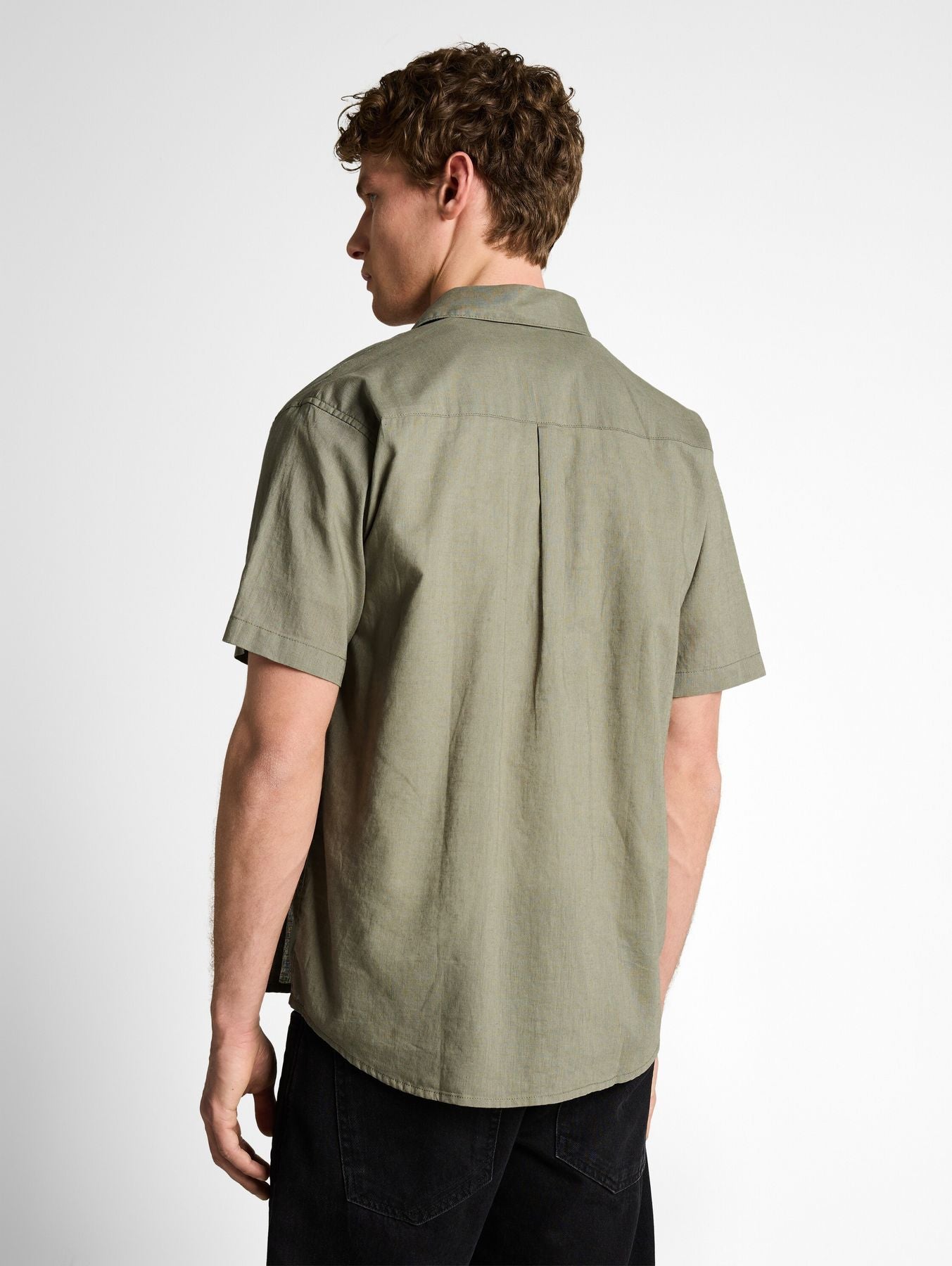 Relaxed Fit Kurzarmhemd mit Leinenanteil