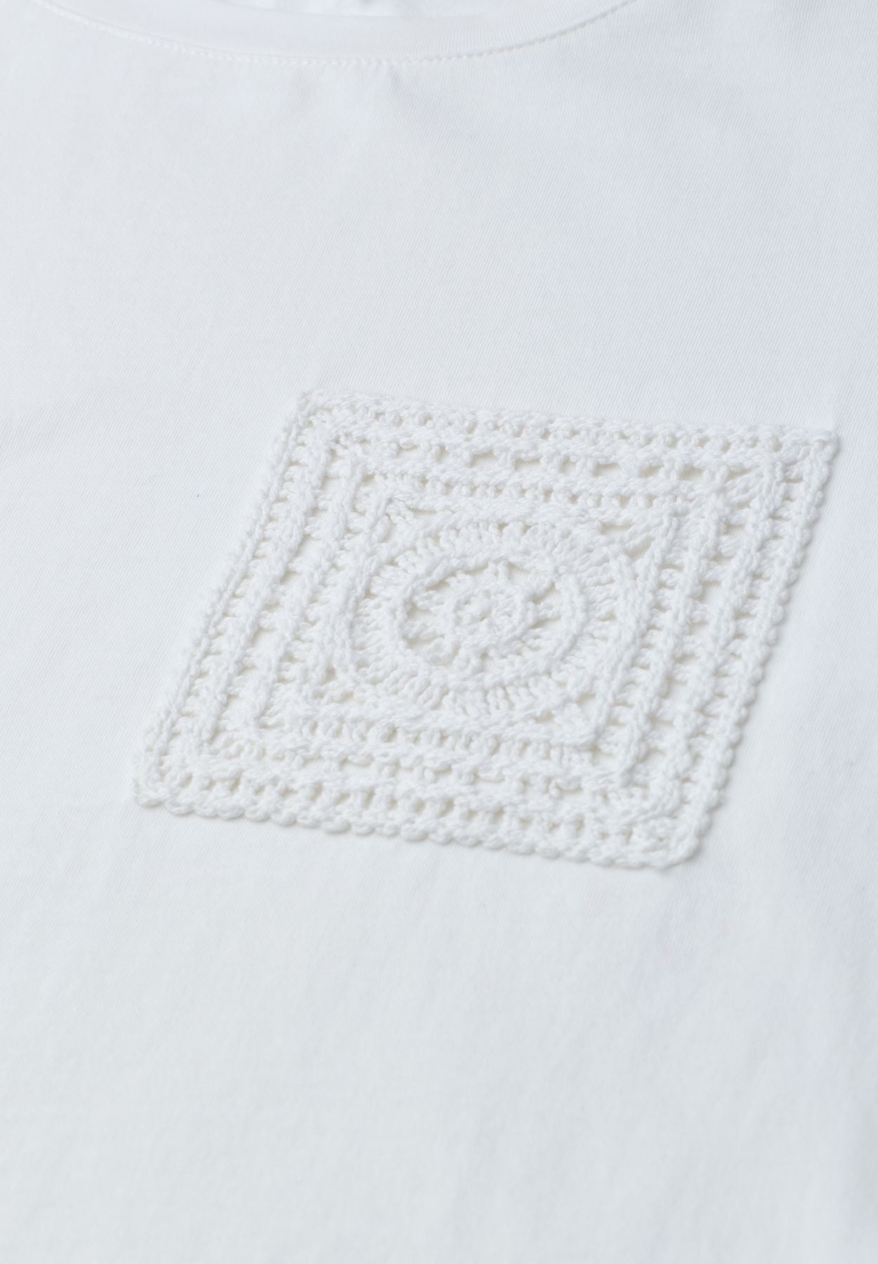 T-Shirt mit Rundhals und Crochet-Tasche