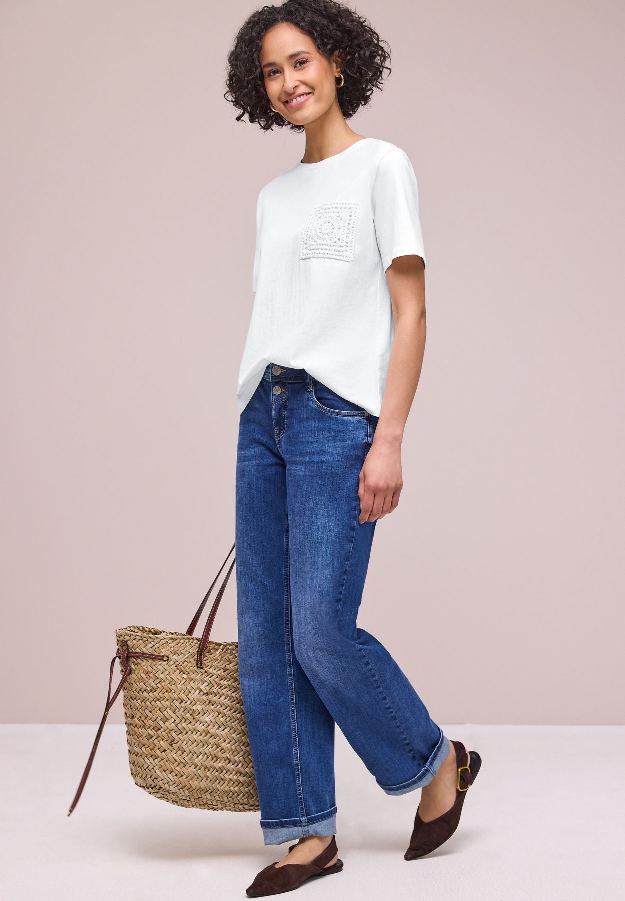 T-Shirt mit Rundhals und Crochet-Tasche