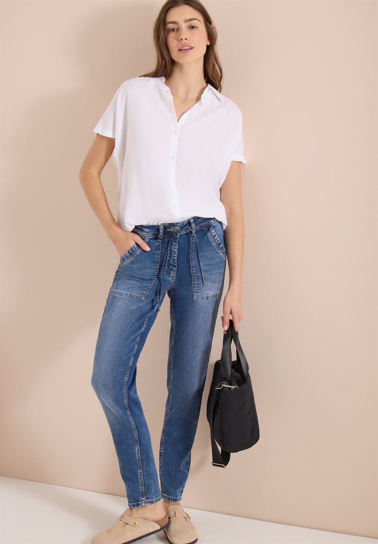 Mid Waist Slim Leg Jeans im Casual Fit